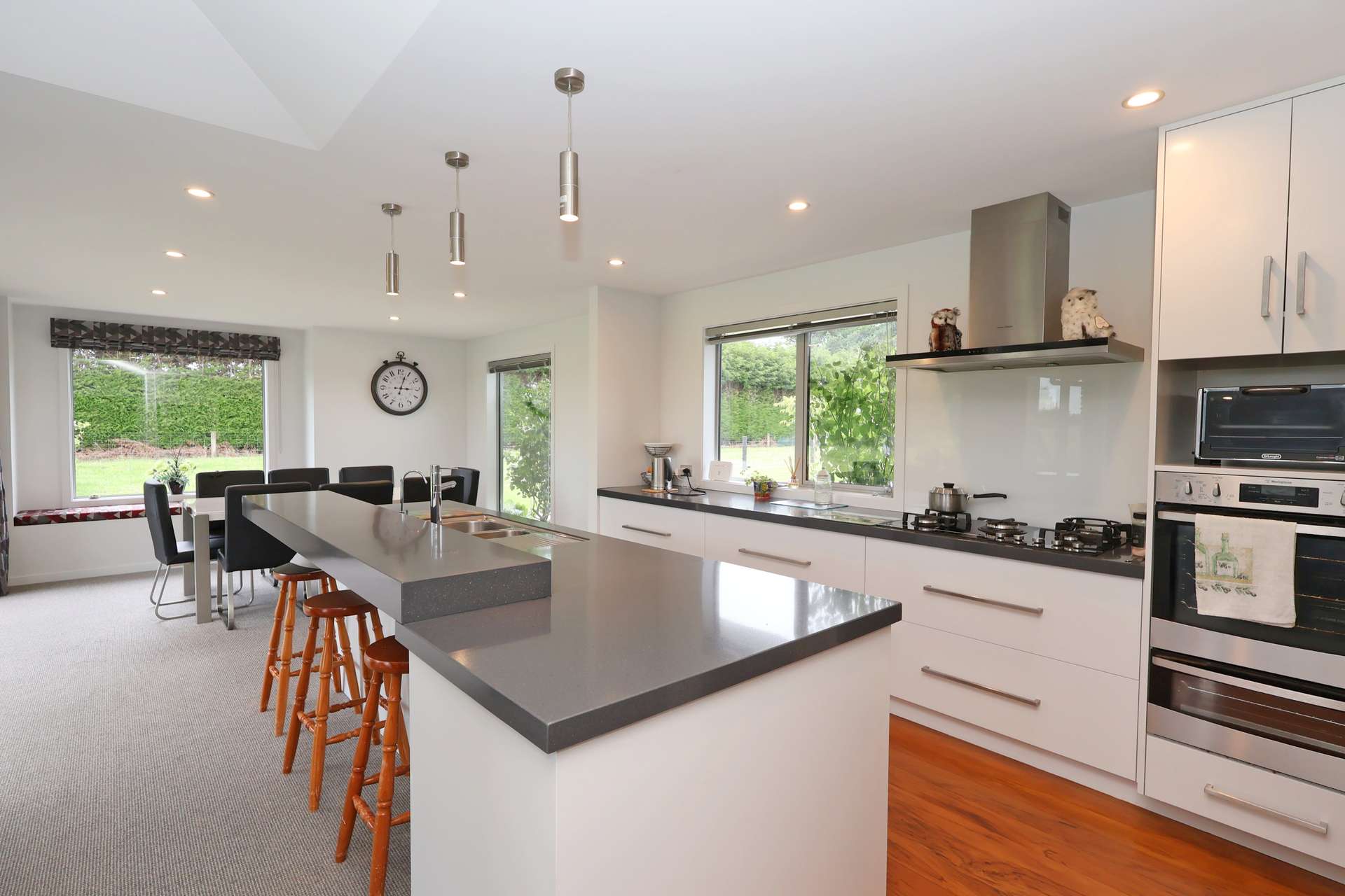 135 Millwood Glen photo 5