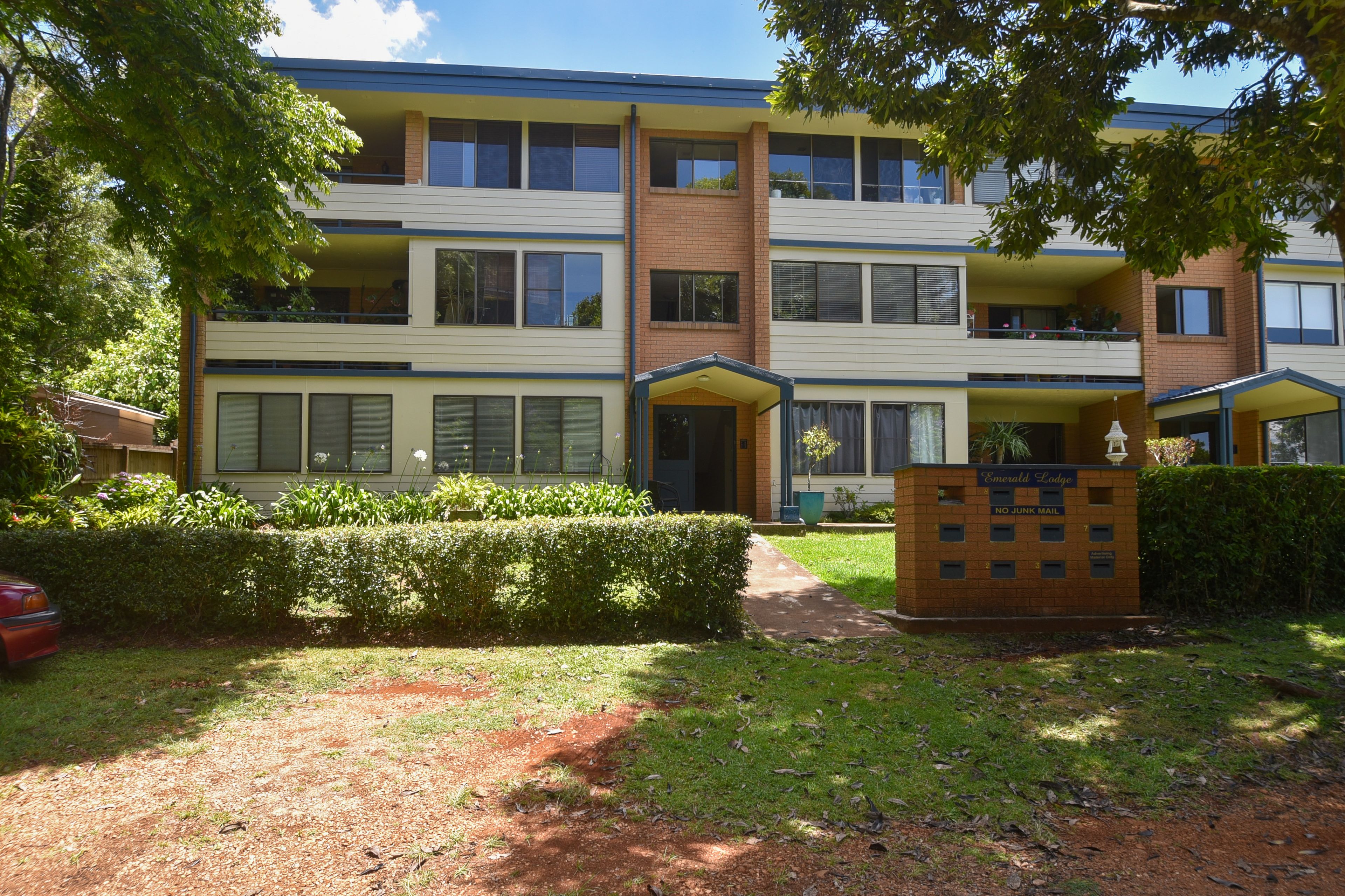 16-18 Golfers Crescent, Tamborine Mountain QLD 4272