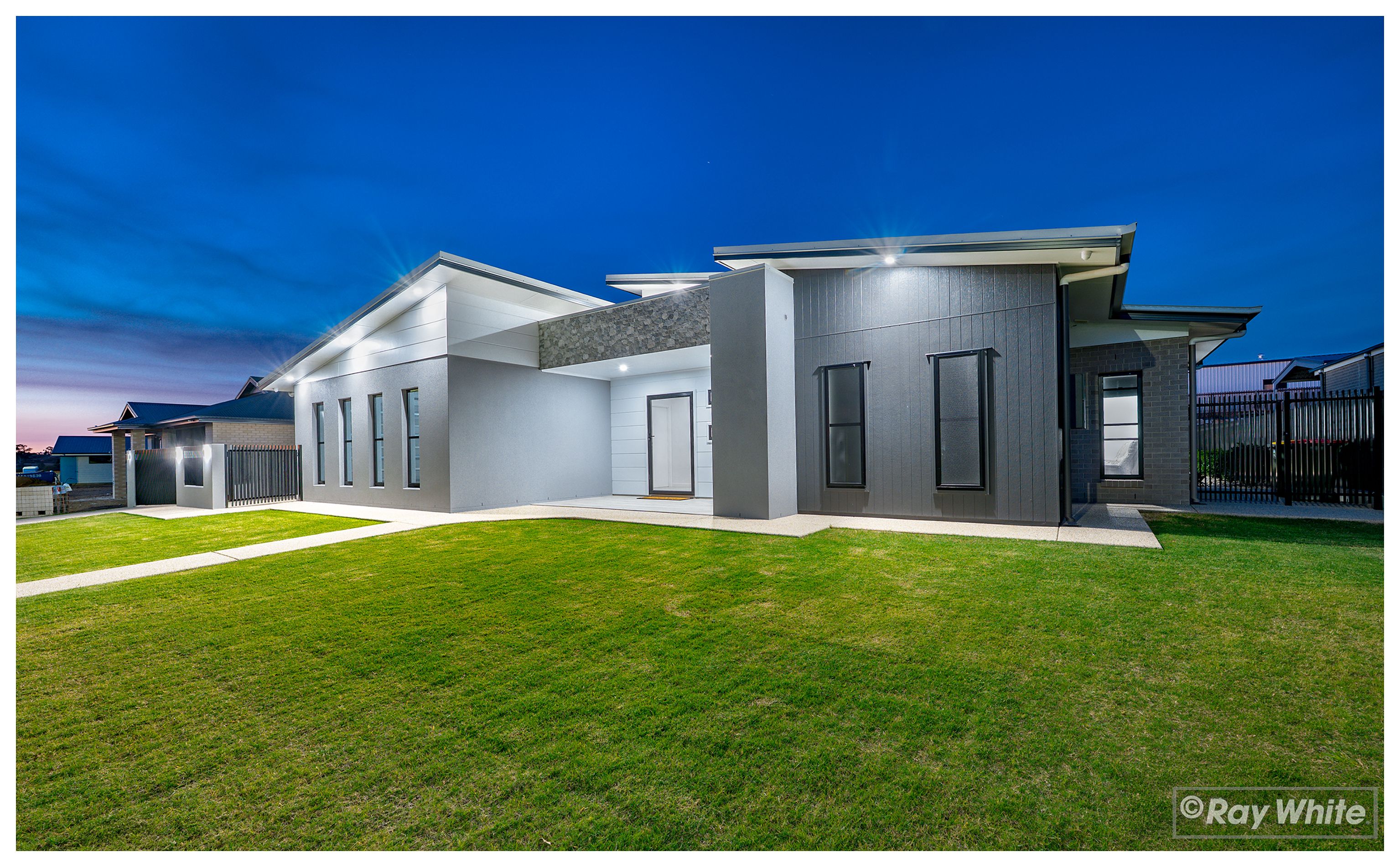 20 Beverley Boulevard — photo 2 of 30
