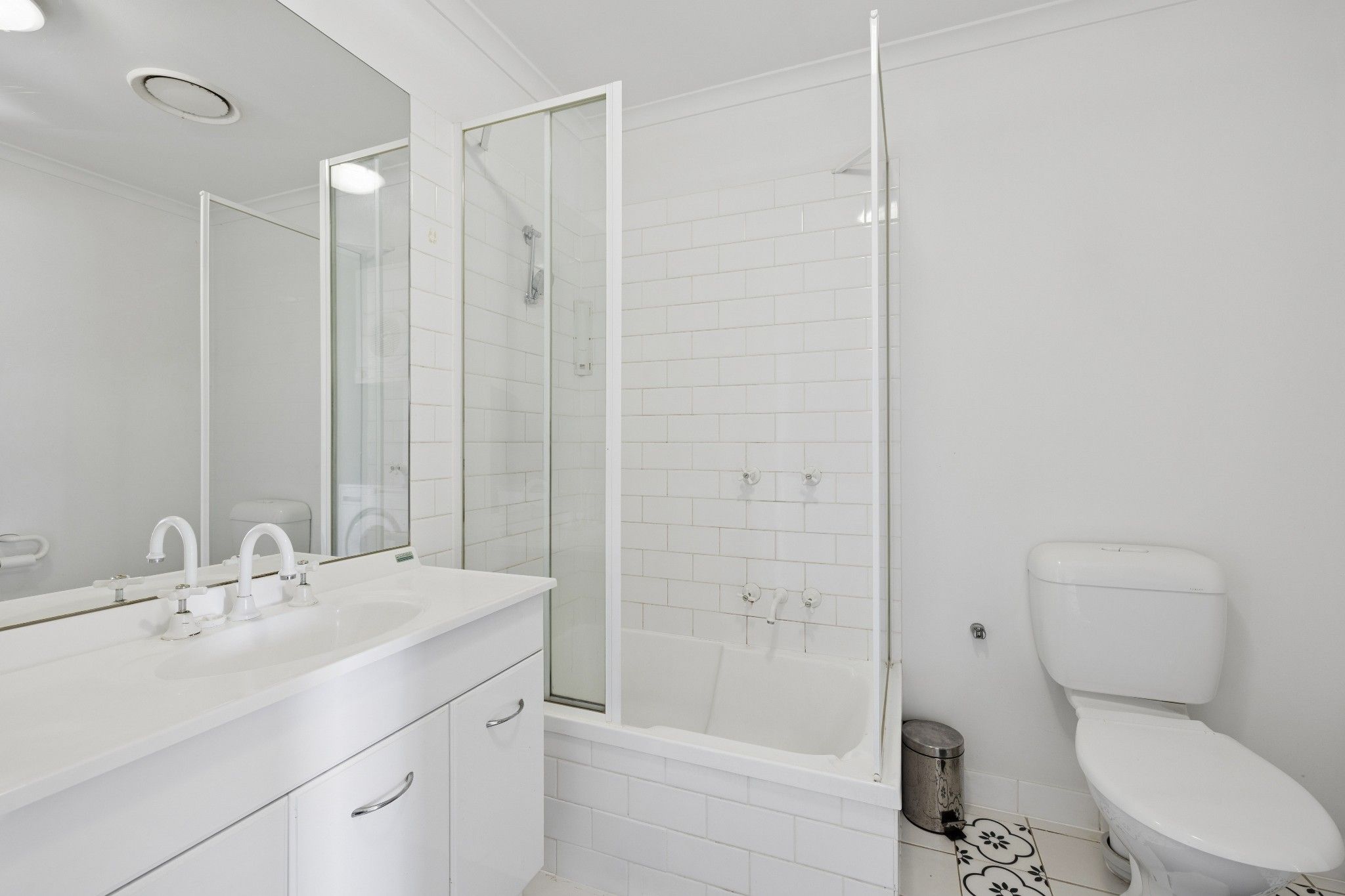 85/79 Whiteman Street — photo 10 of 16