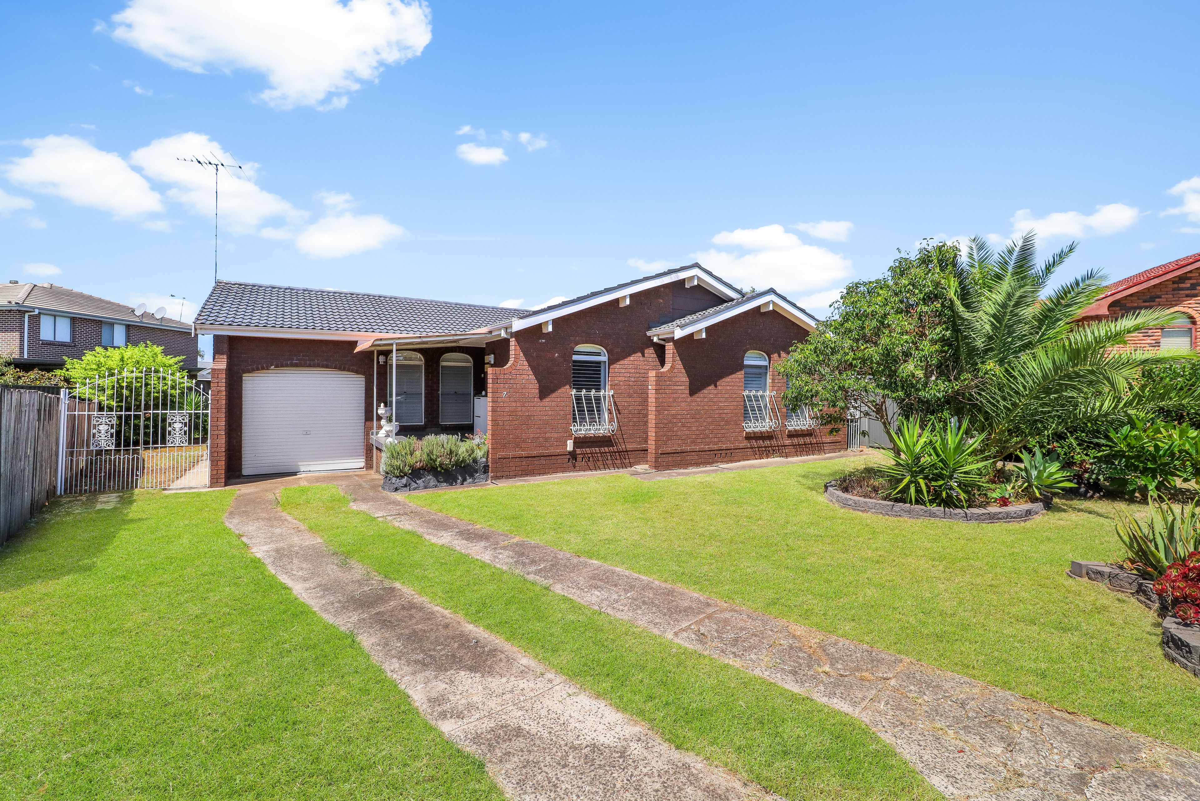 7 Weipa Close, Green Valley NSW 2168
