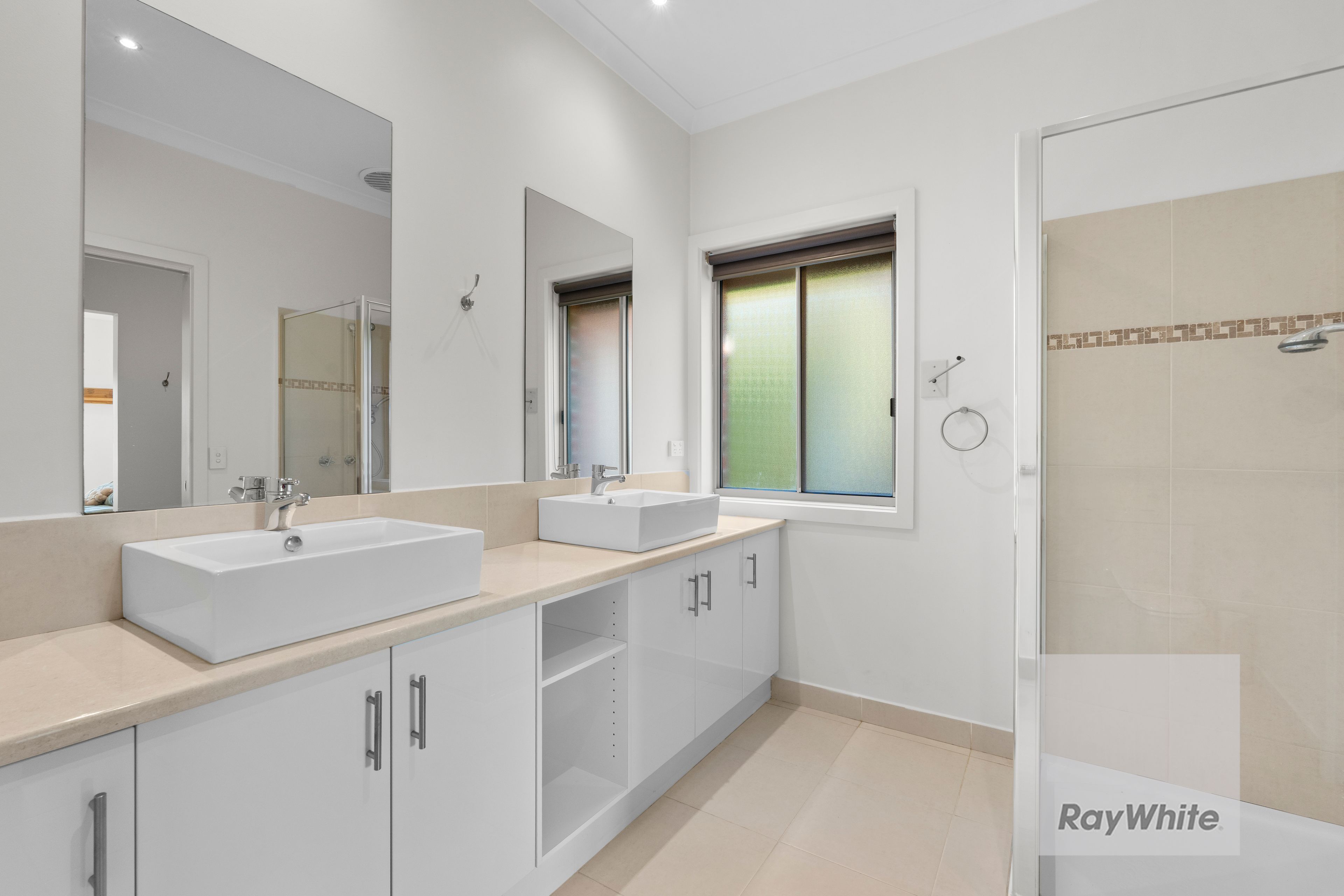 32 Neddletail Crescent — photo 10 of 16