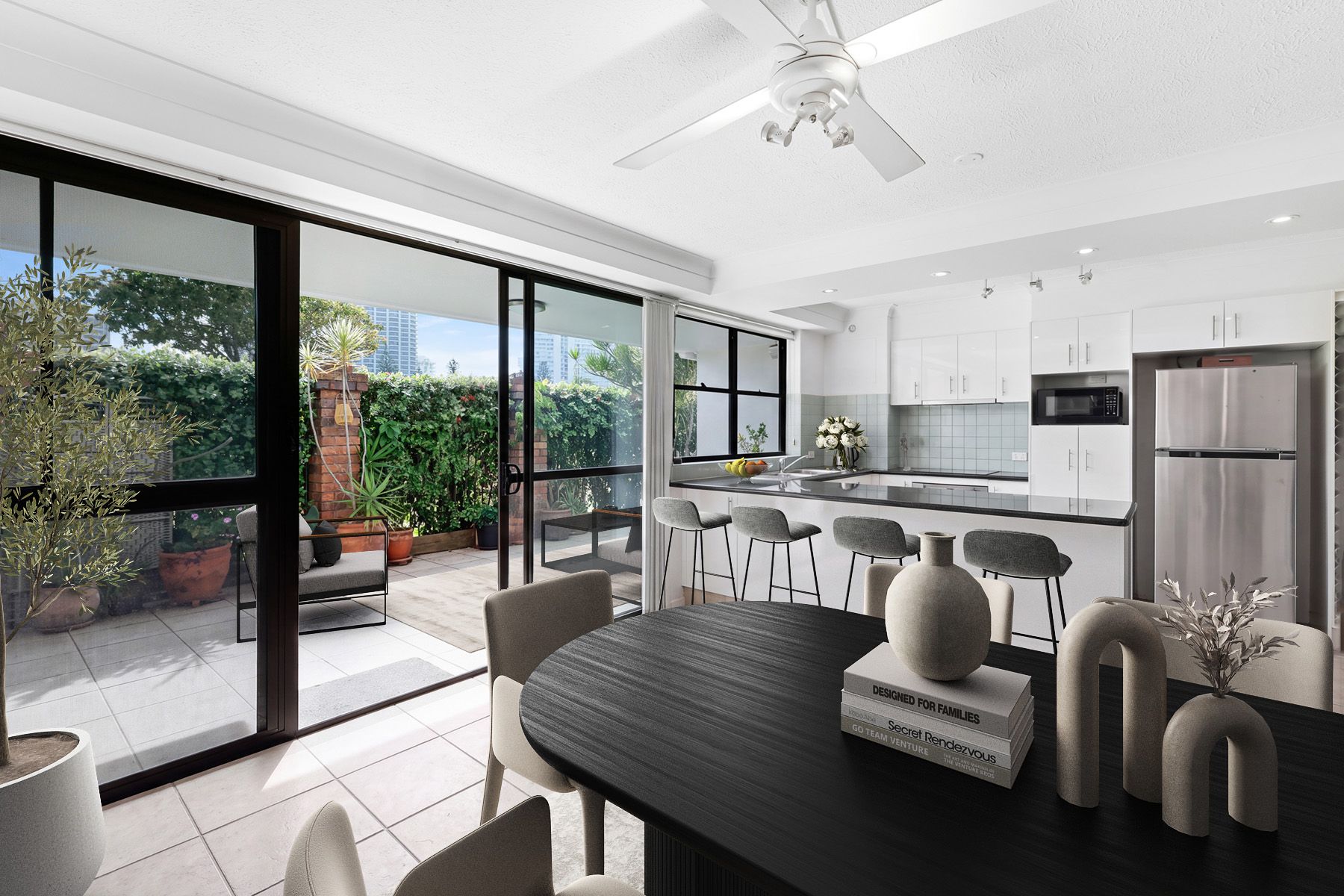 2/18 Commodore Drive — photo 5 of 17