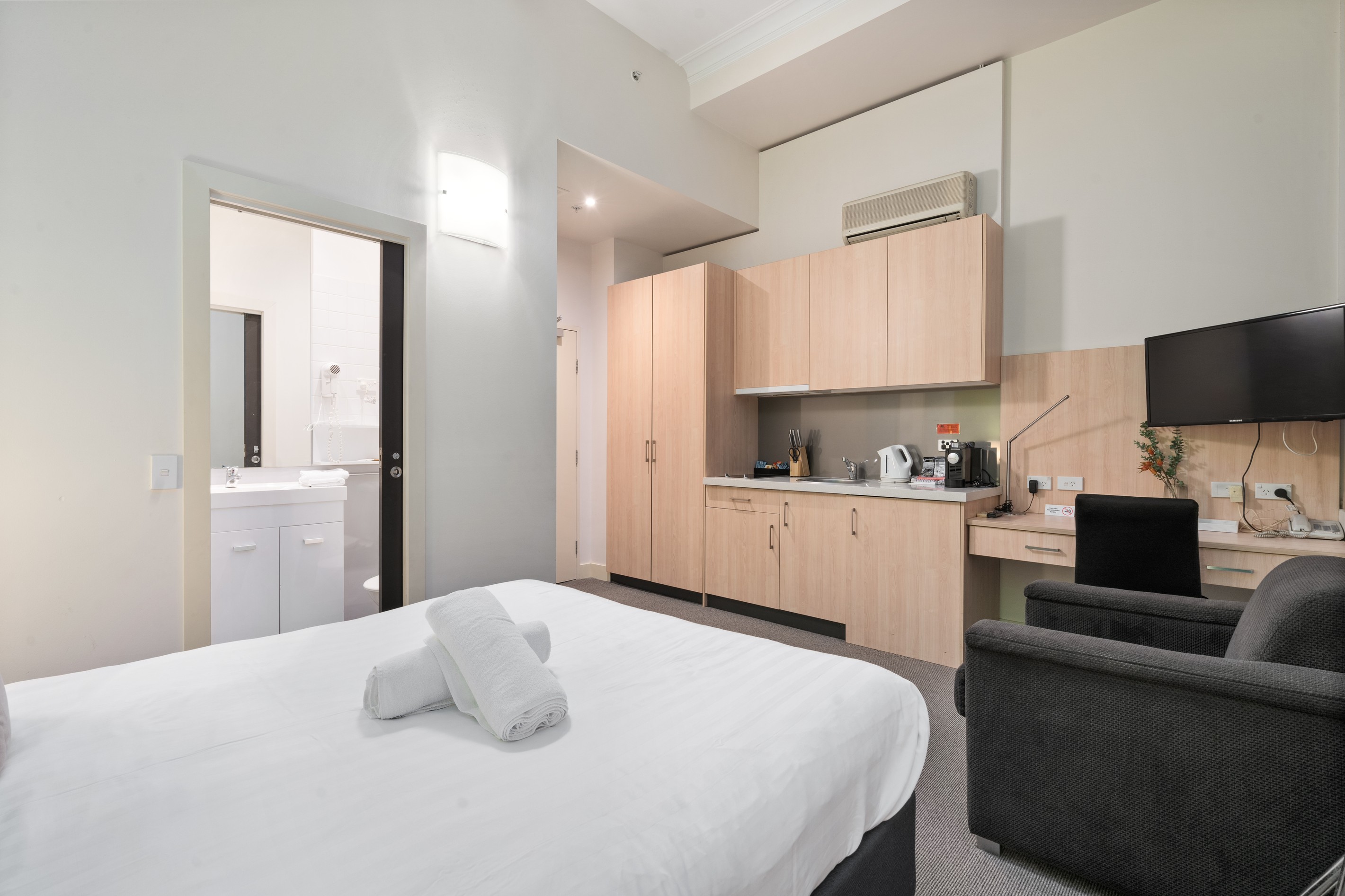 304/18-20 Bank Place, Melbourne, VIC 3000