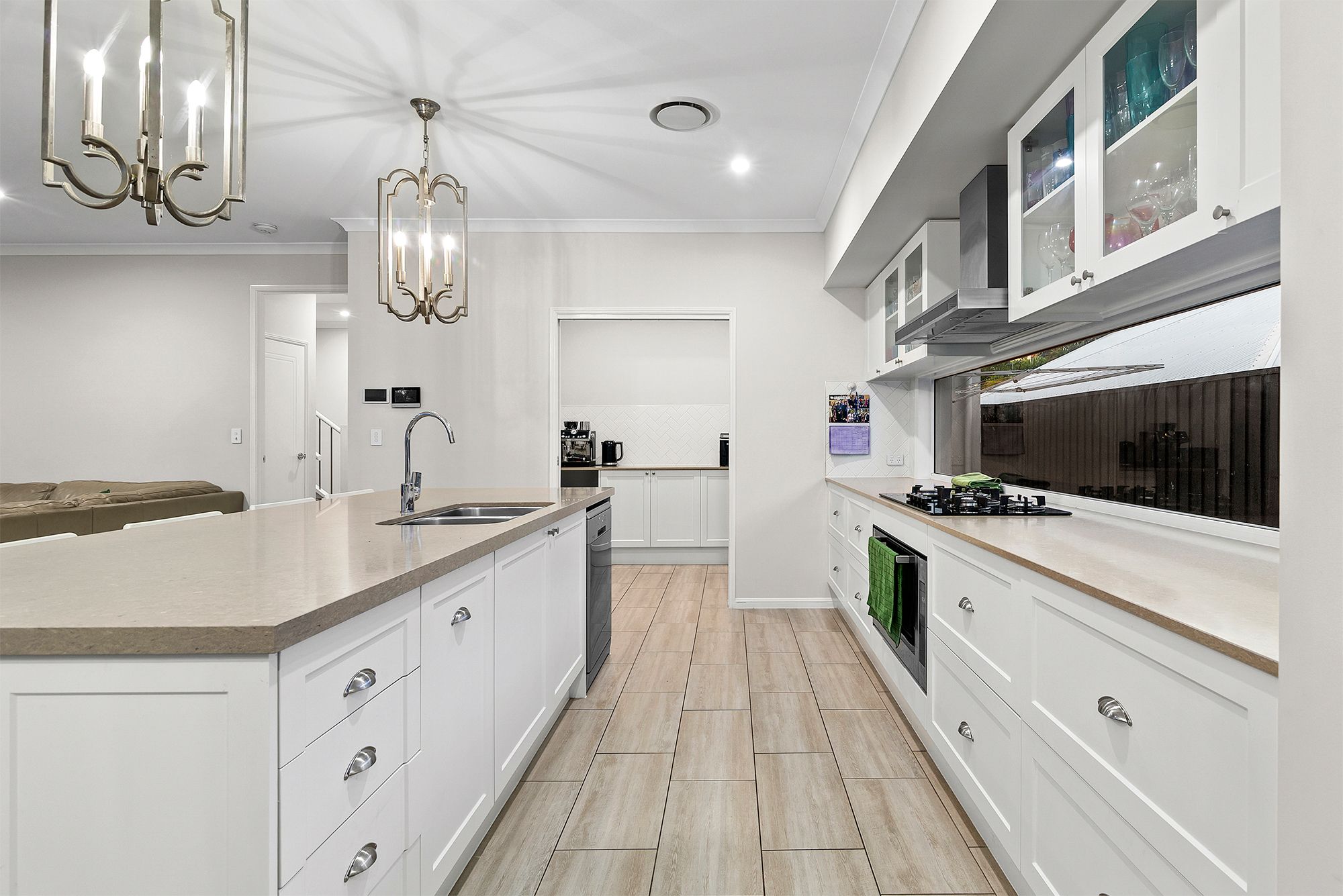 16 Woodward Crescent — photo 4 of 27