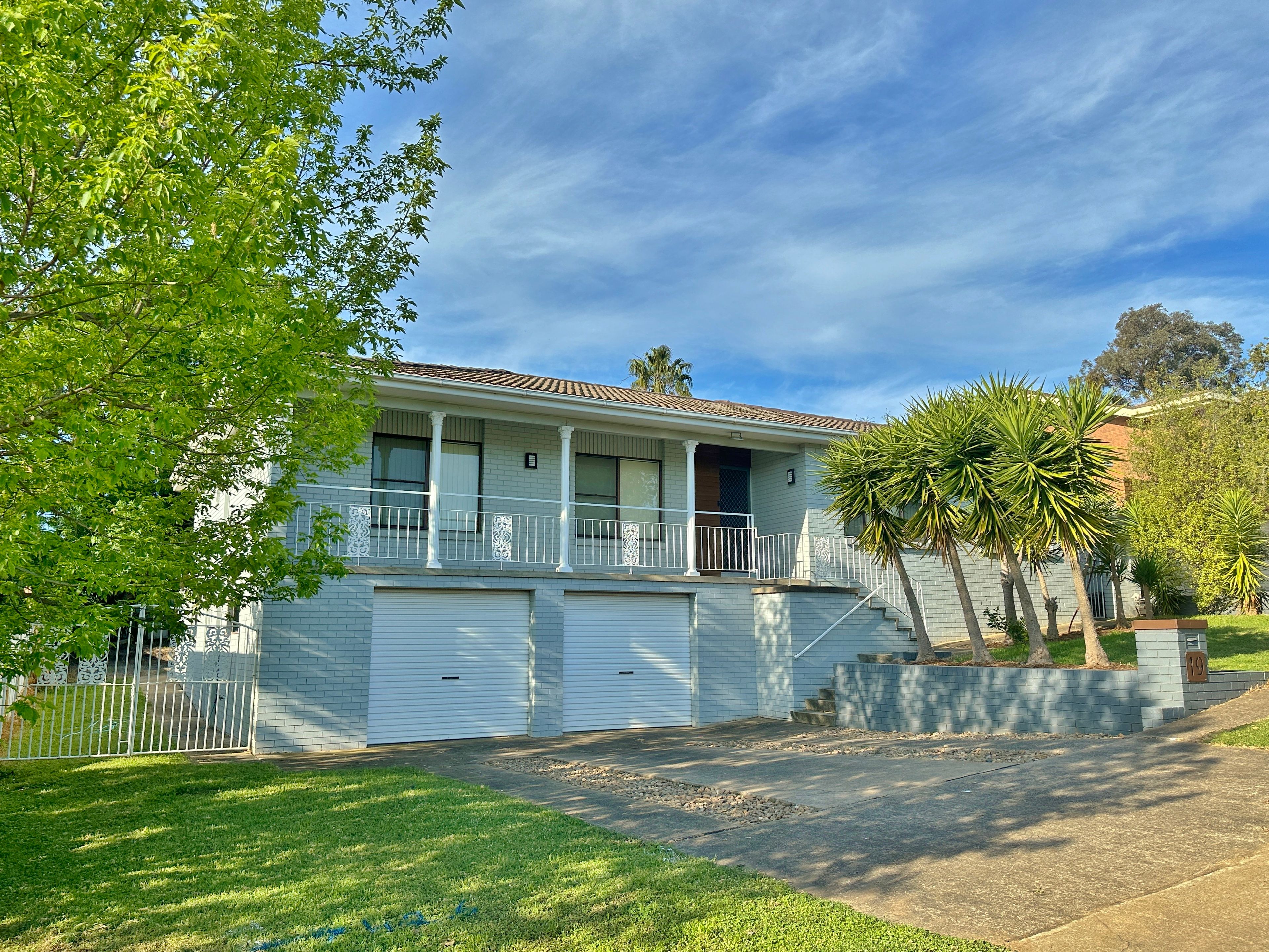 19 Hardy Avenue, Young NSW 2594