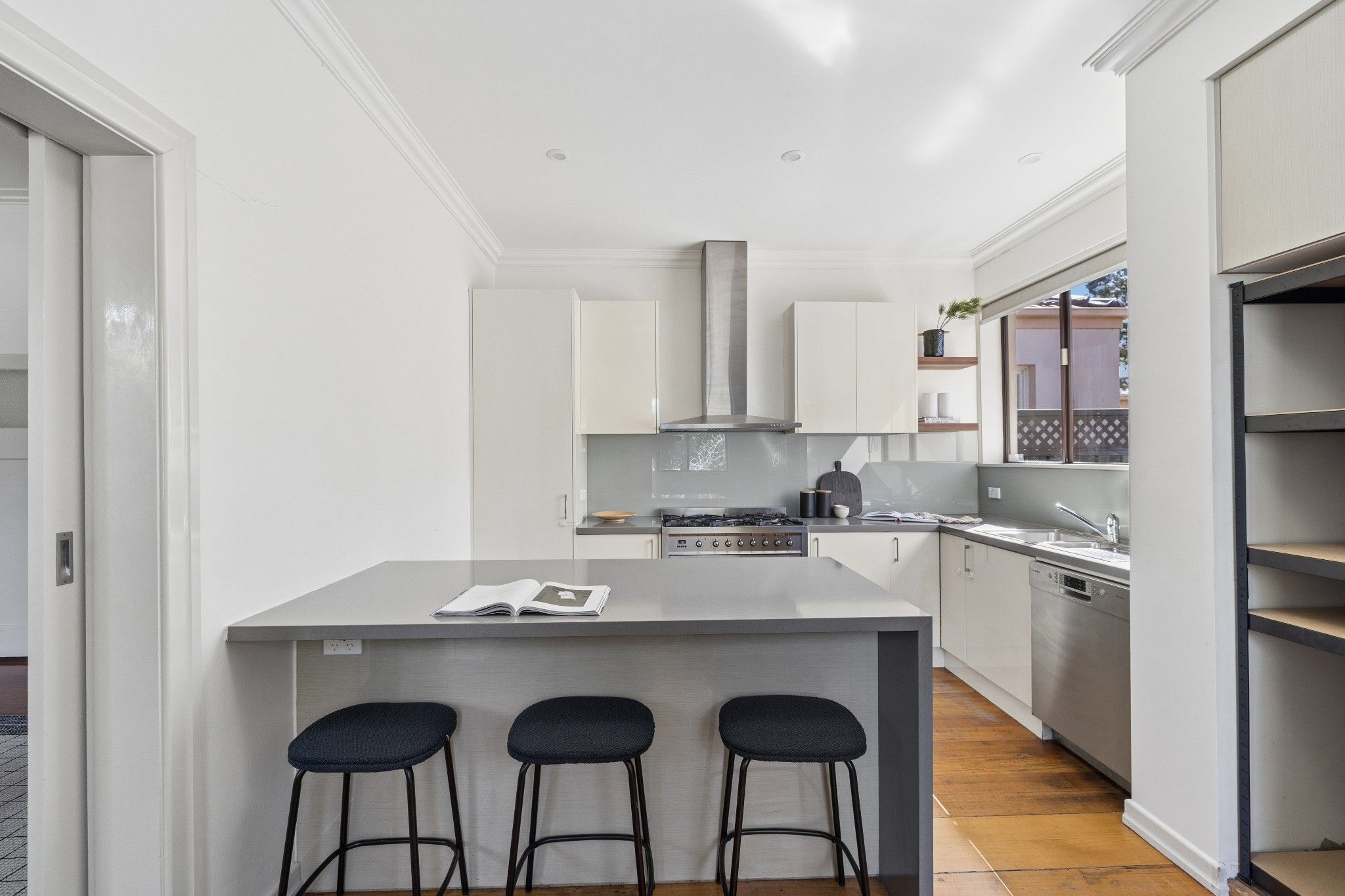 198 Raglan Street — photo 4 of 14