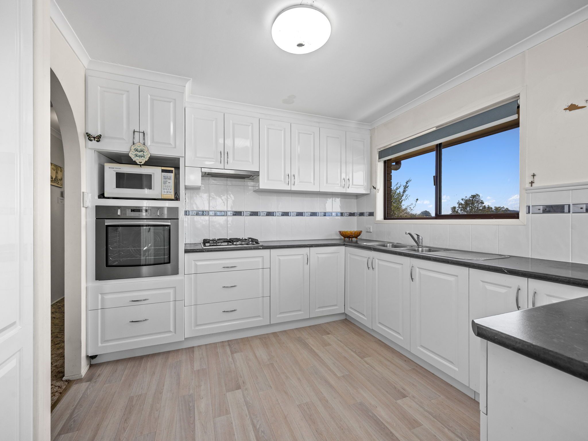 2330 Warrego Highway — photo 8 of 24