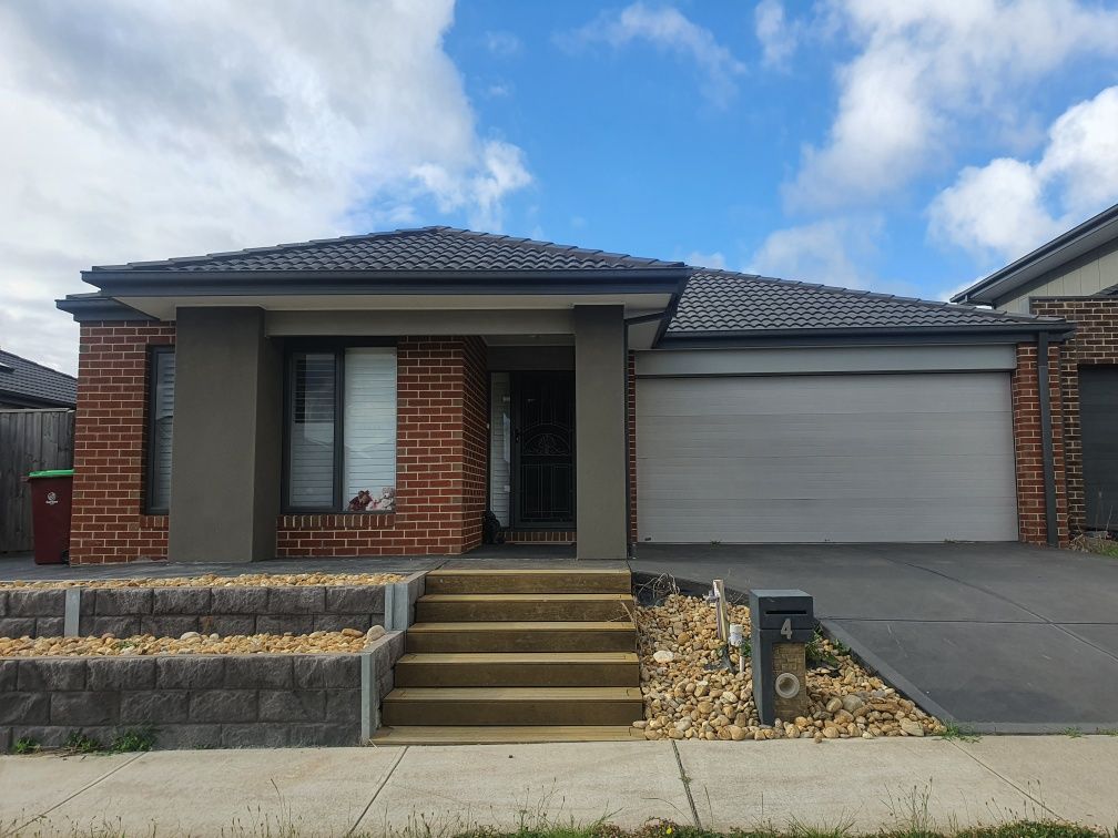 4 Carisbrooke Way, Clyde North, VIC 3978