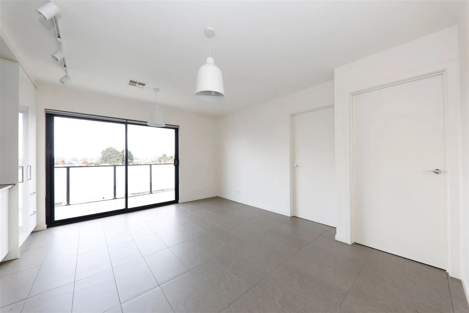 202/130 Wellington Road — photo 3 of 9