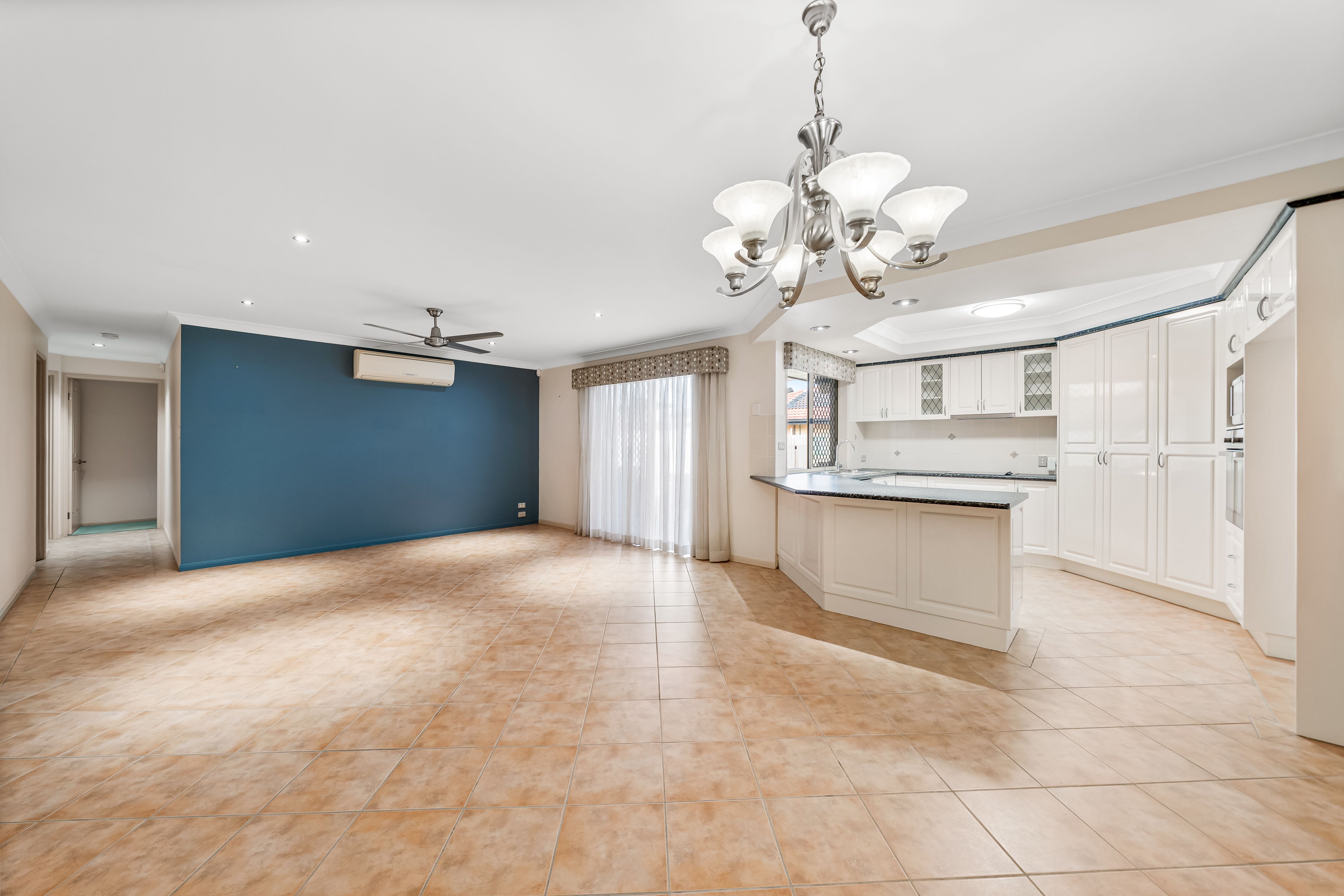 27 Greenhaven Crescent — photo 3 of 6