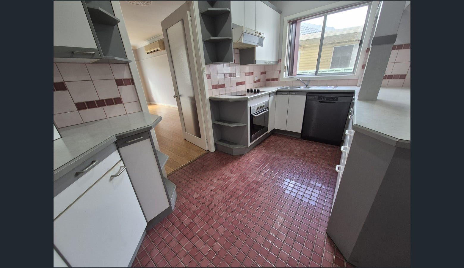 14 Dunstable Road — photo 7 of 12