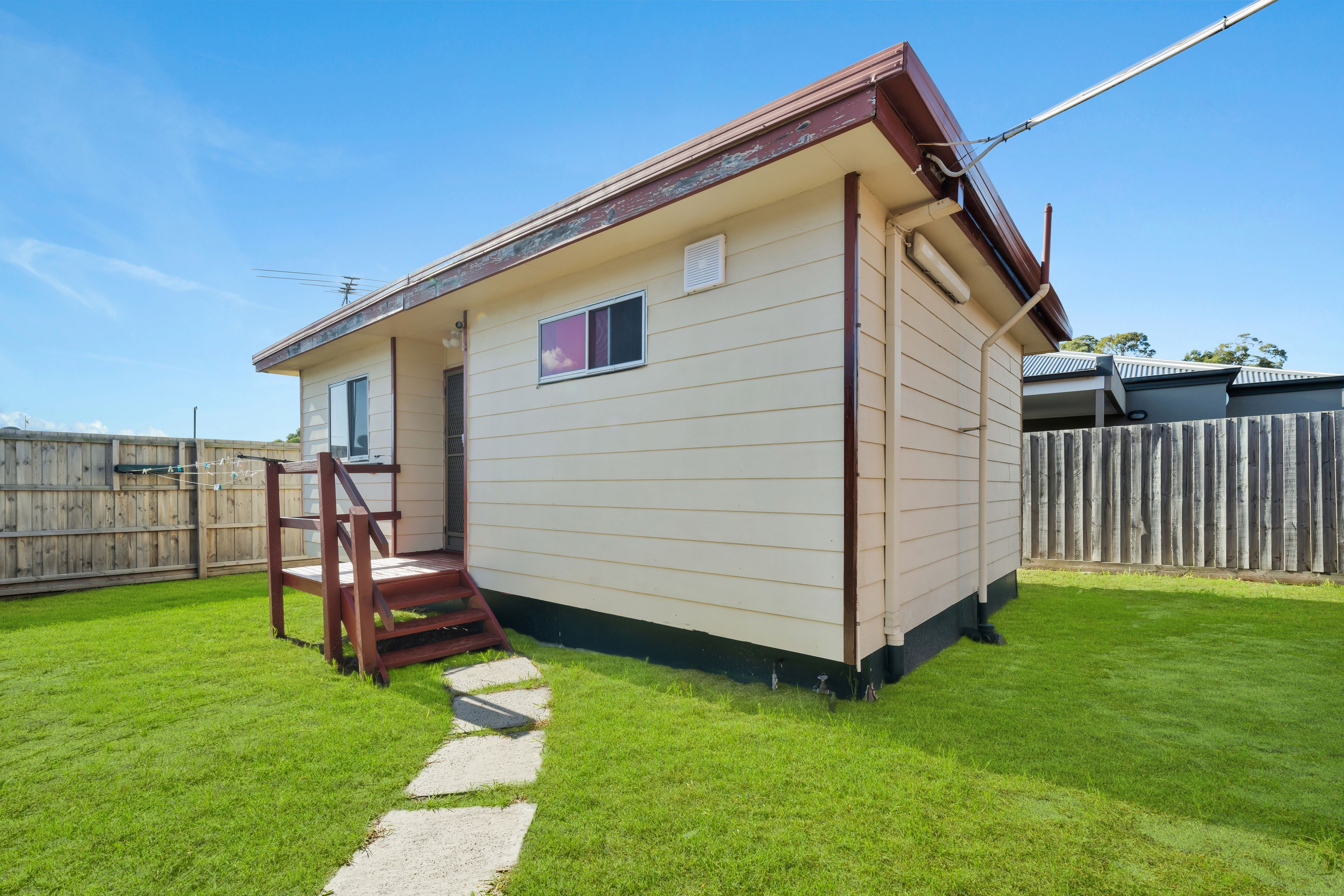 A/9 Luscombe Avenue — photo from Ray White Carrum Downs