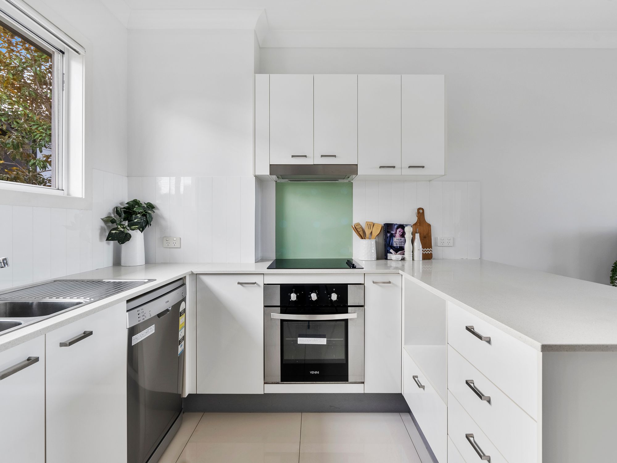 16 Yeronga Street, Yeronga QLD 4104