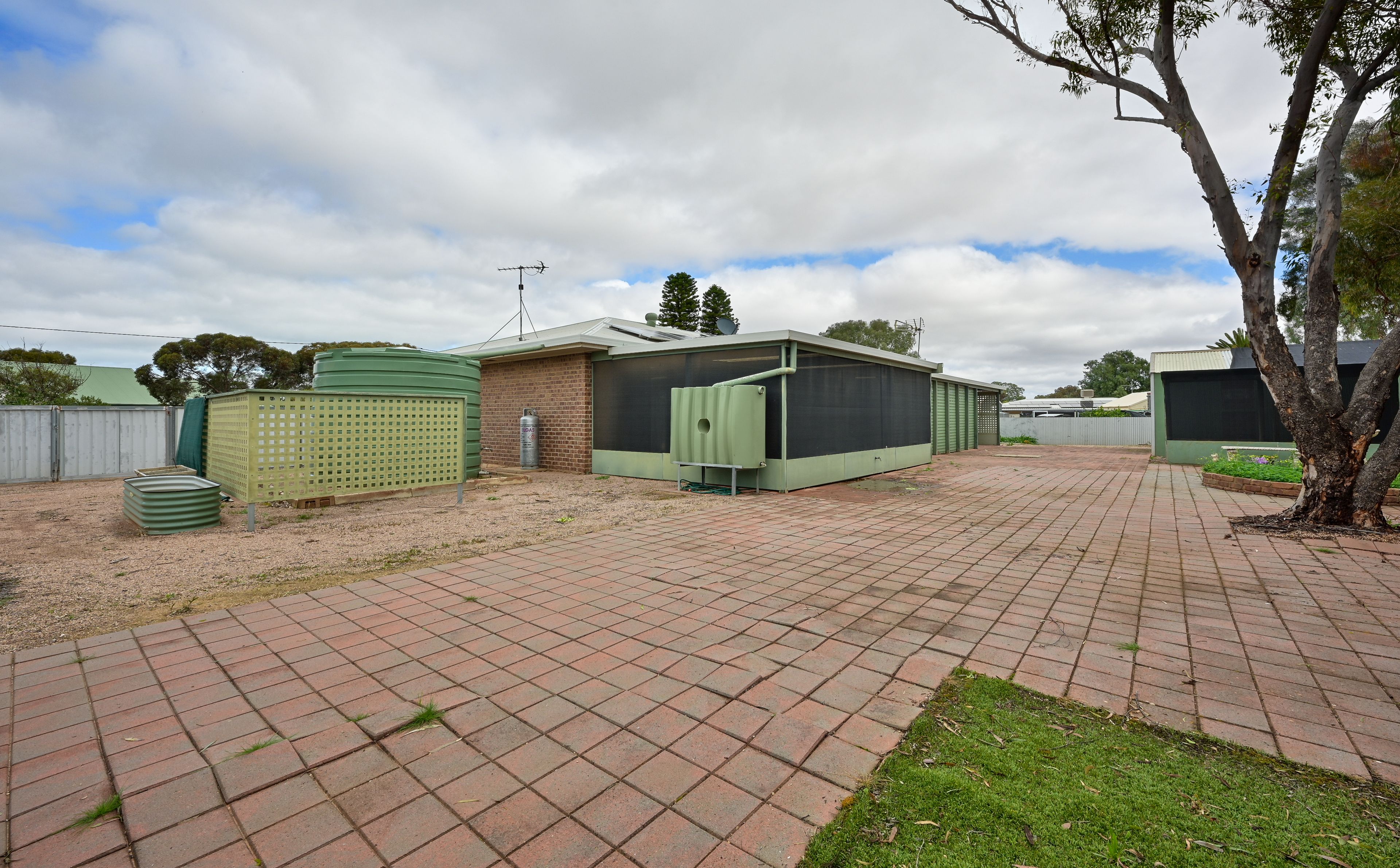 17 Mckerlie Street — photo 19 of 20