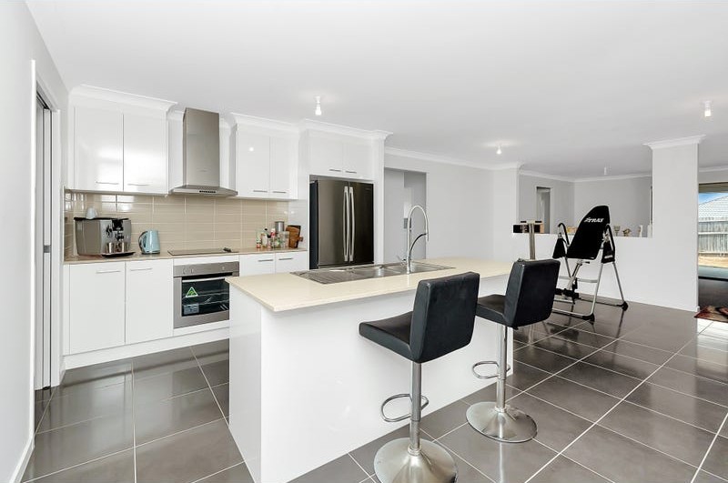 14 Boronia Street, Deebing Heights, QLD 4306