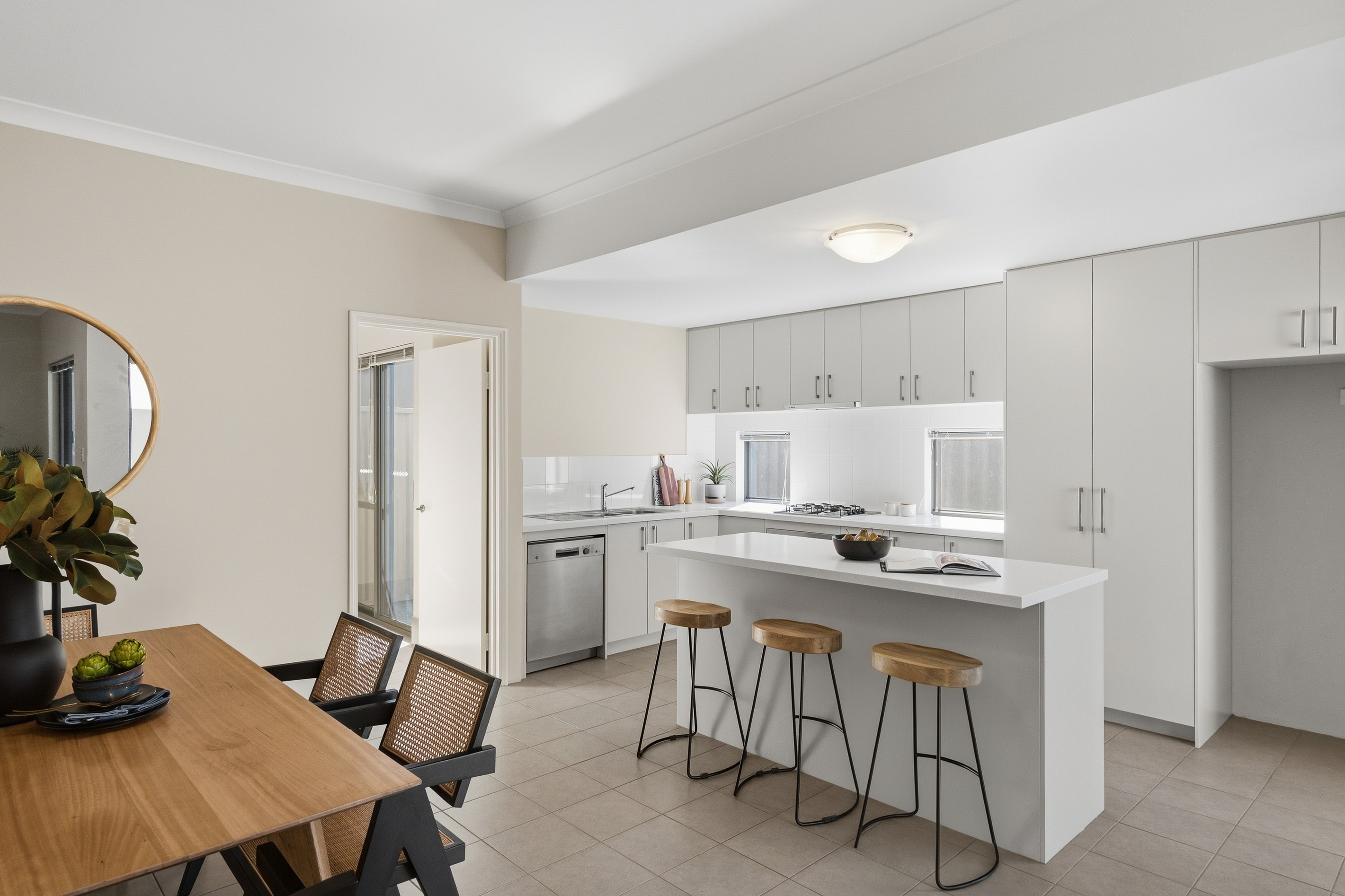 2/8 Raleigh Street, Belmont, WA 6104
