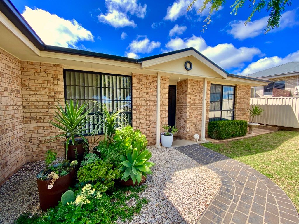 7 Cedar Crescent, Parkes NSW 2870