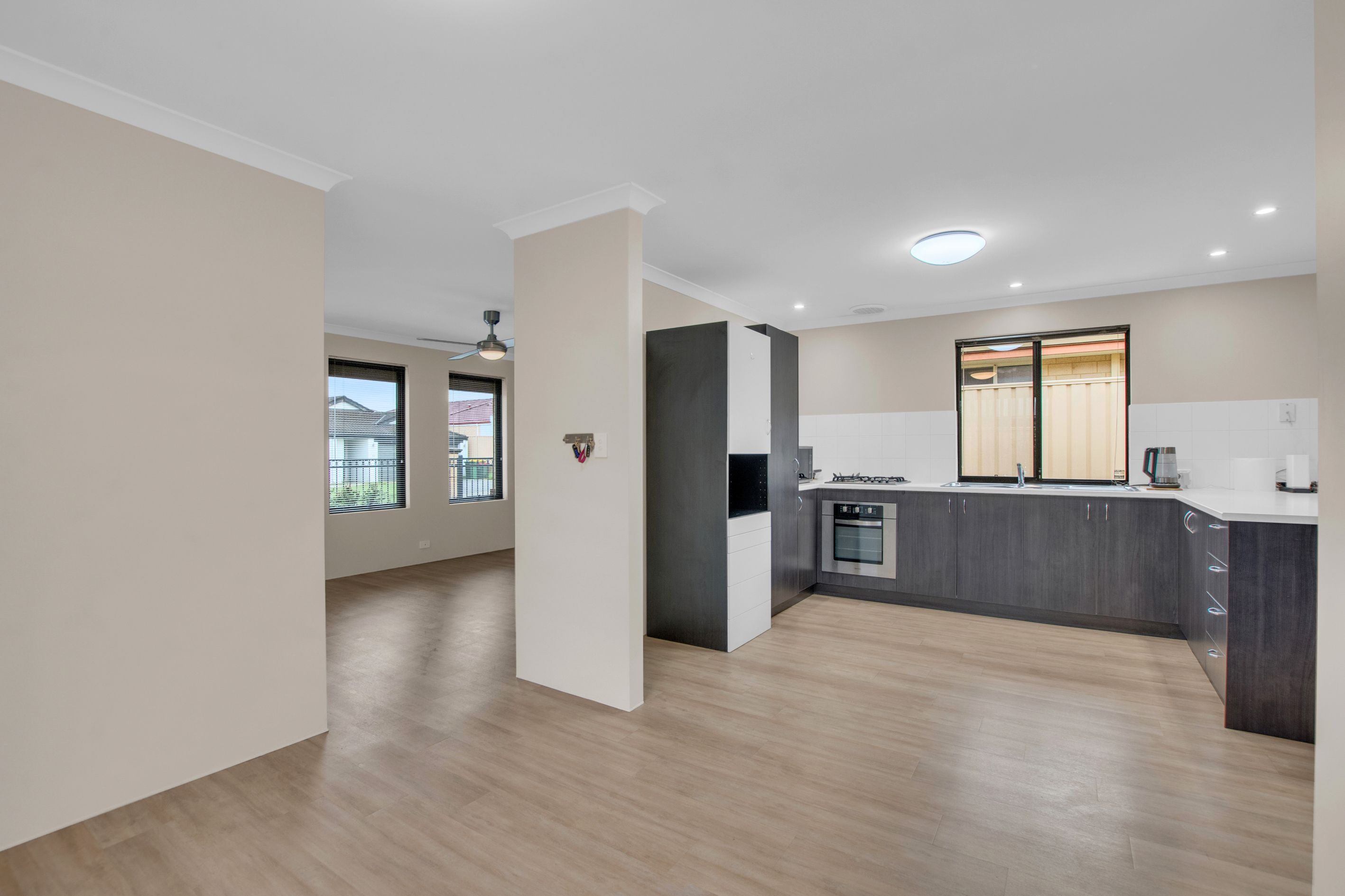 12 Stratford Road — photo 4 of 18