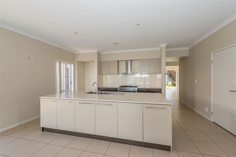 7 Satinay Parade, North Lakes, QLD 4509