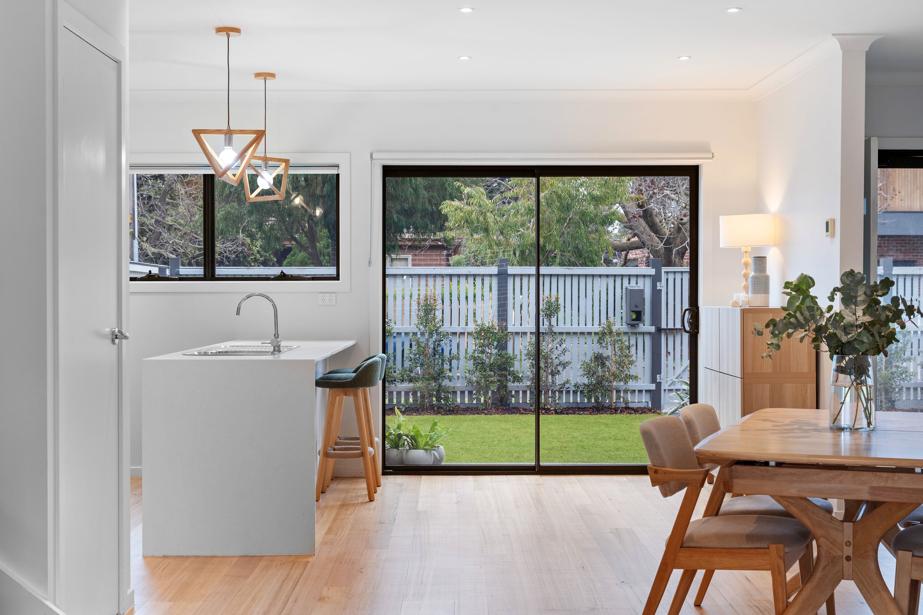 2/38 Cannes Avenue — photo 4 of 22