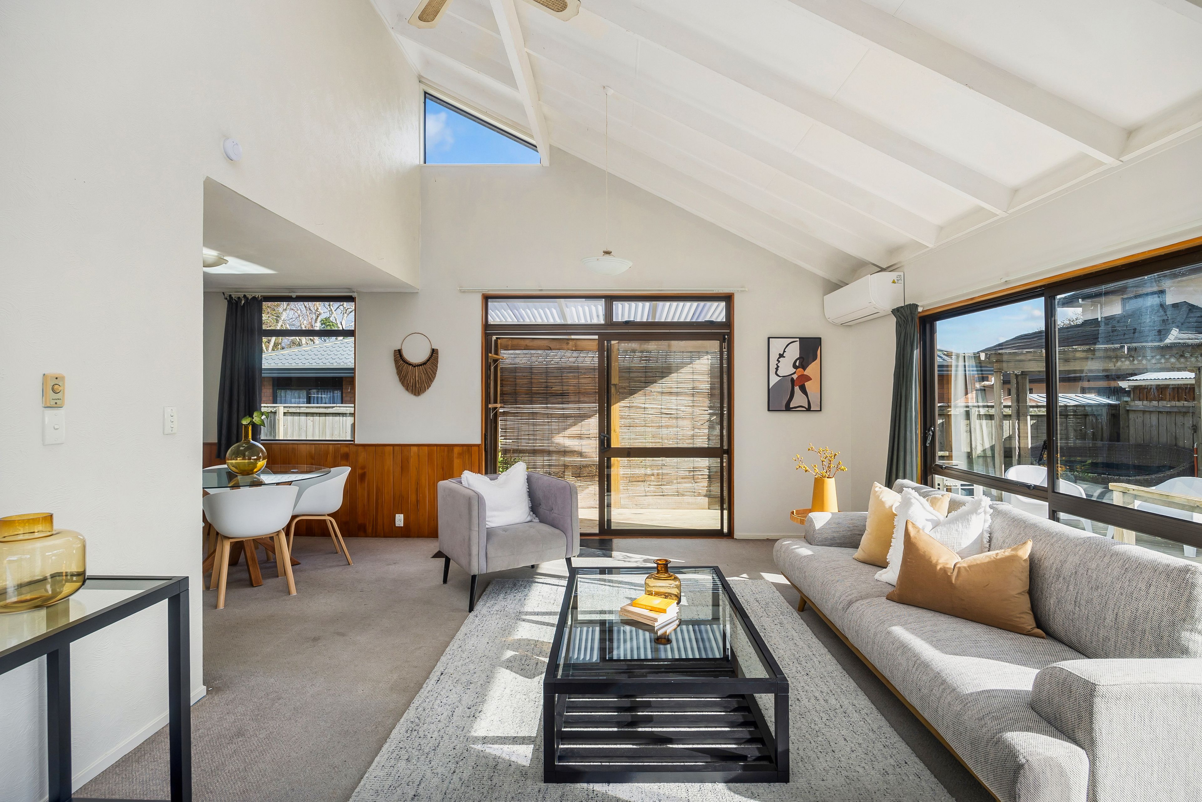 5/25A Beach Road, Te Atatu Peninsula, Waitakere City