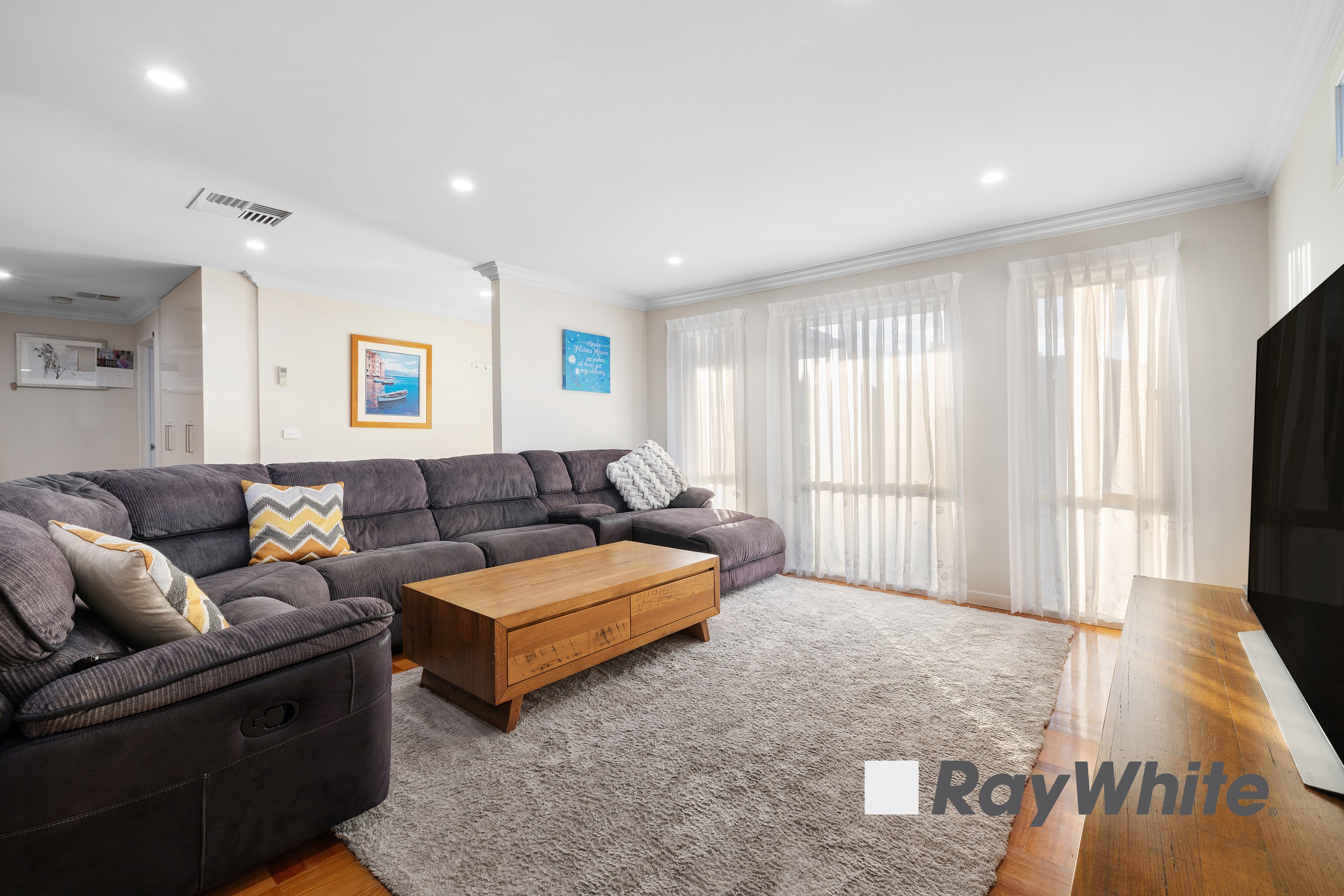 102 Chalcot Drive, Endeavour Hills, VIC 3802