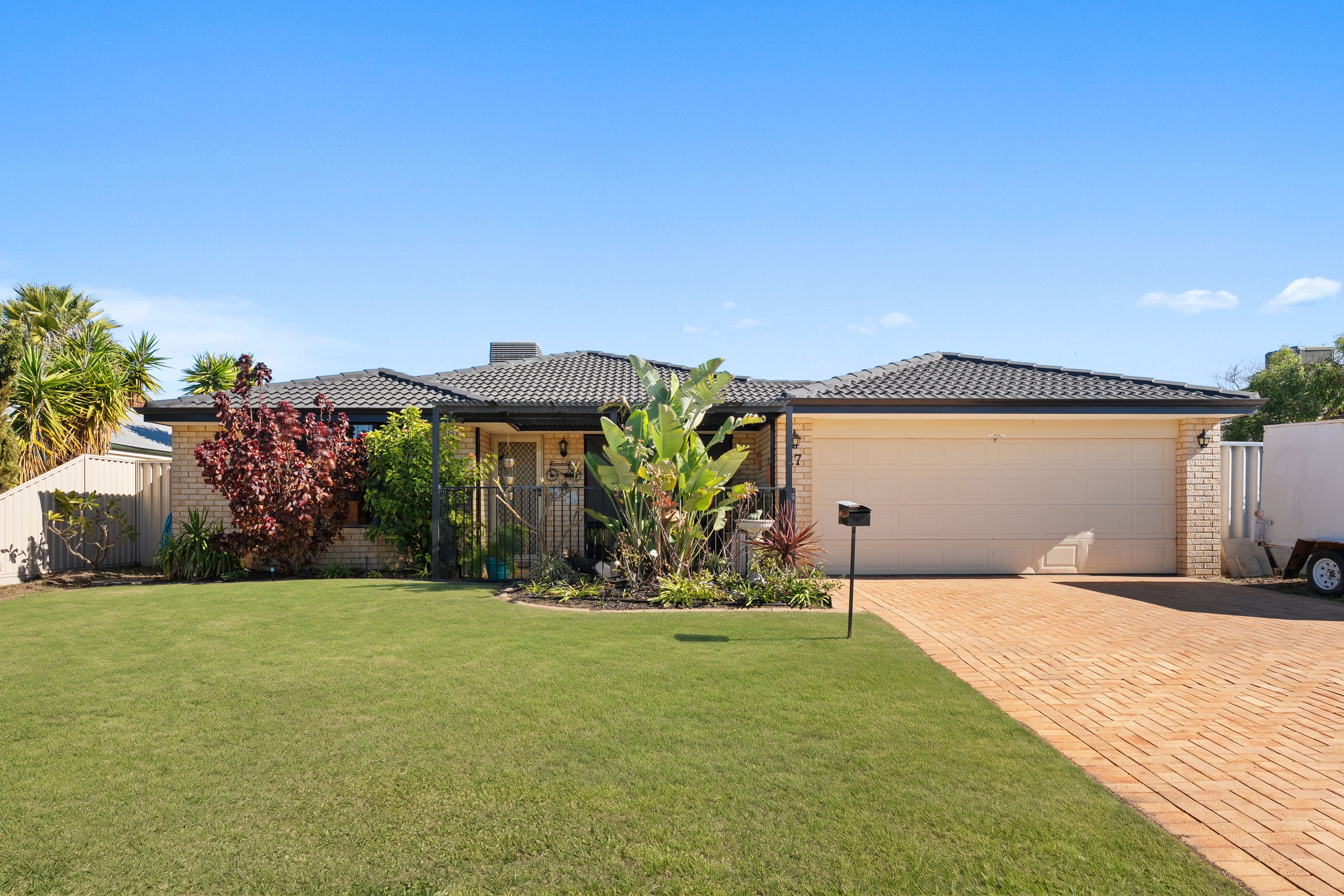 27 Mornington Boulevard, Waikiki, WA 6169