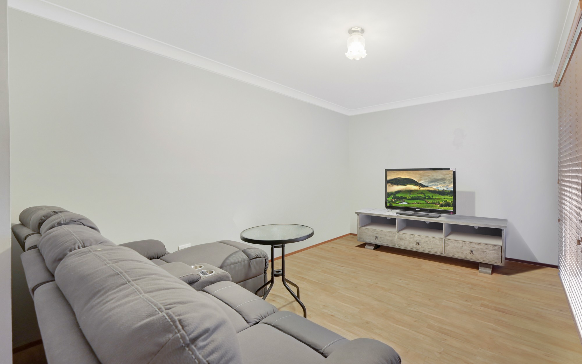 15b Lorenzo Crescent, Rosemeadow, NSW 2560