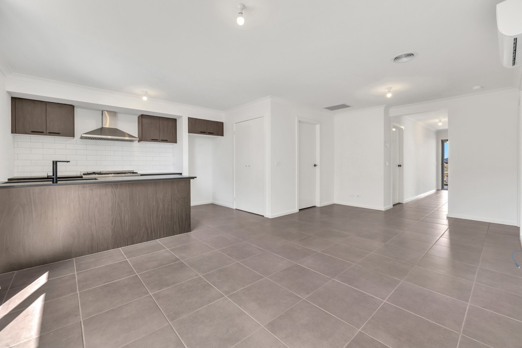 10 Copal Street, Mambourin, VIC 3024