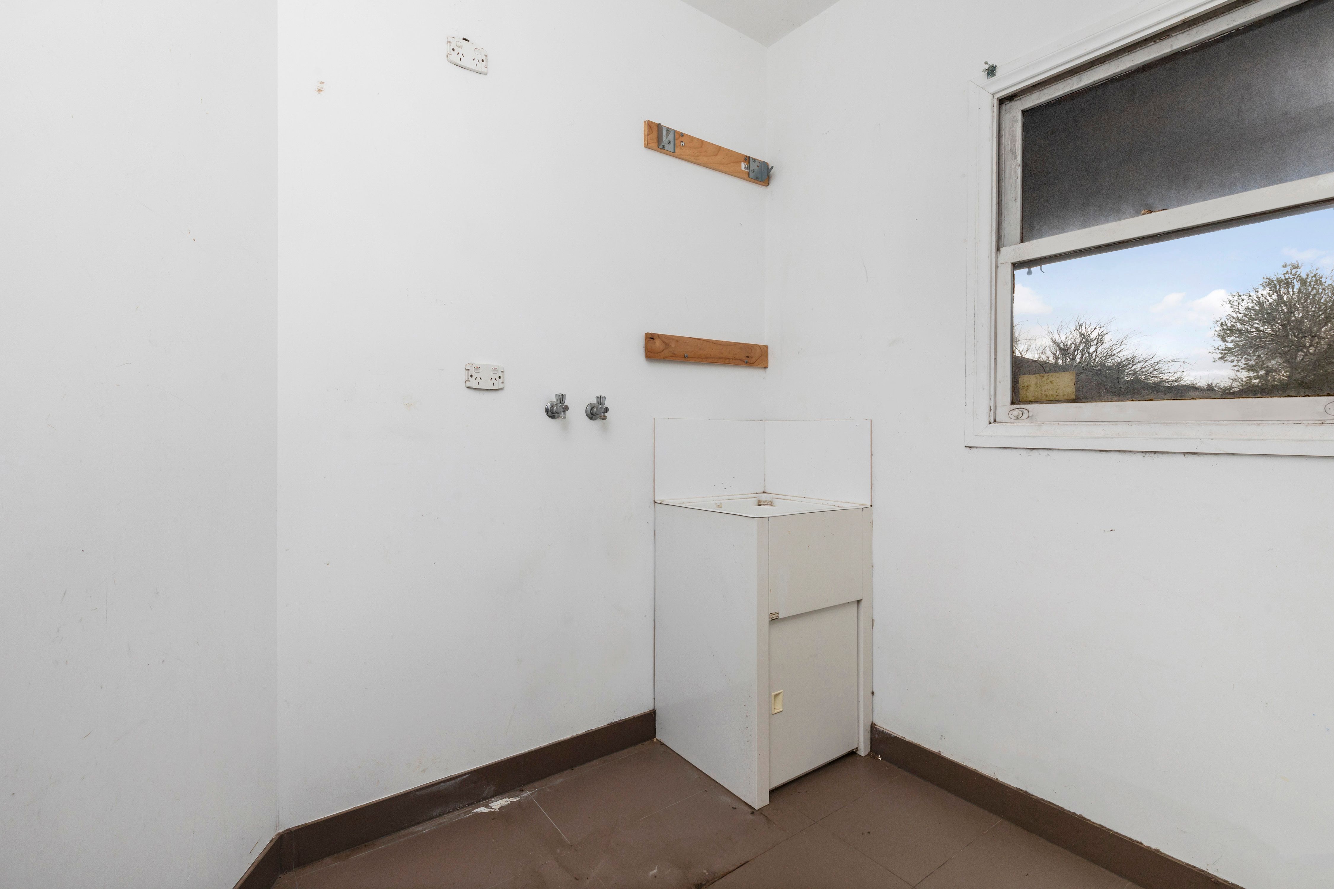 4 Wyalong Street — photo 10 of 14