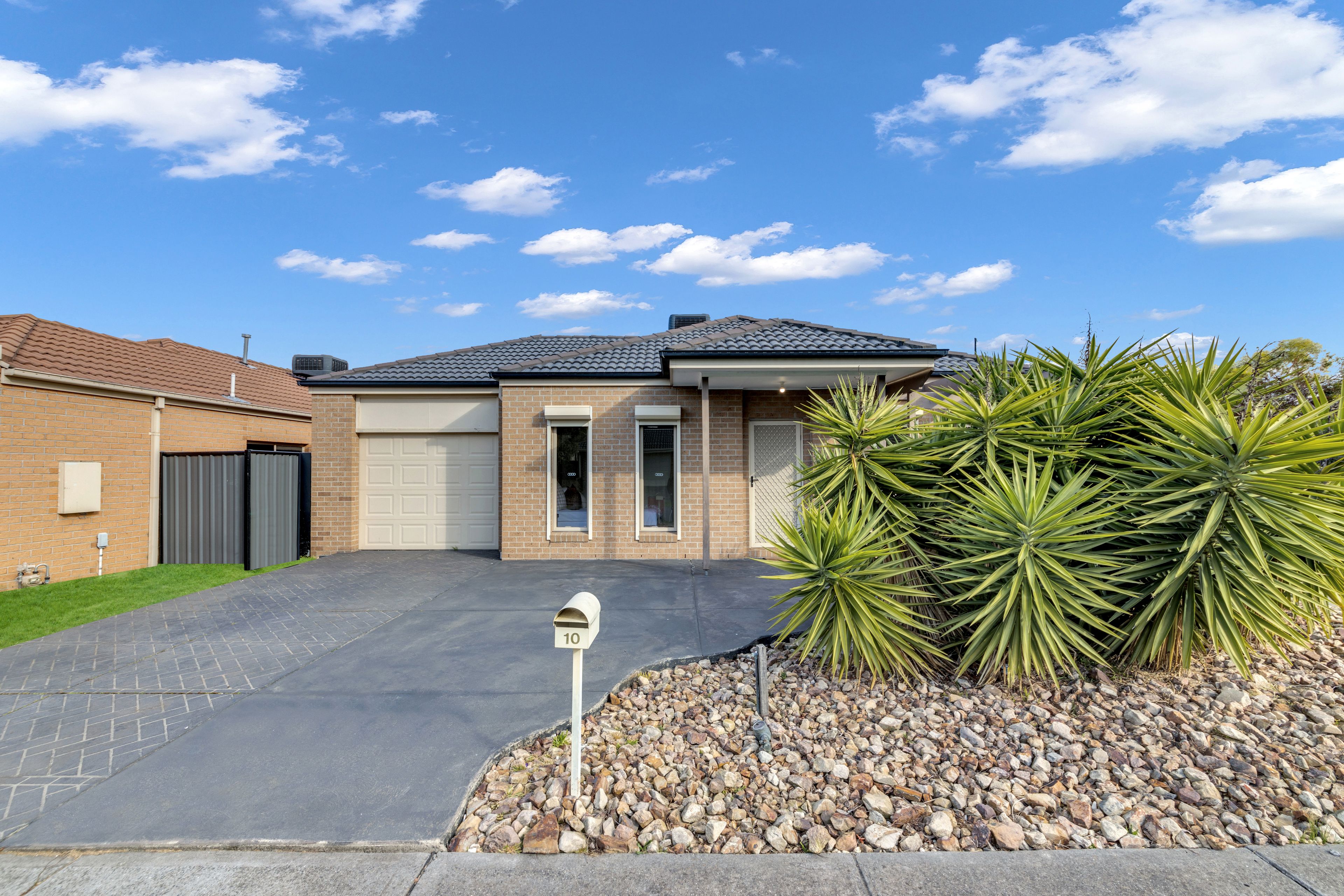 10 Cheltenham Close, Craigieburn, VIC 3064