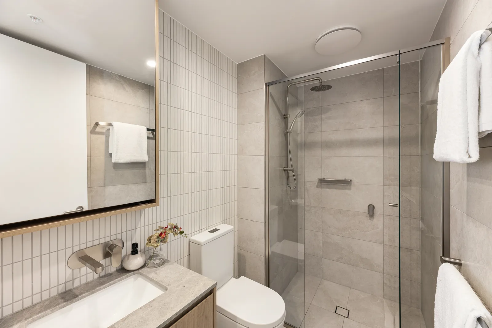 808/33 Railway Terrace, Milton
