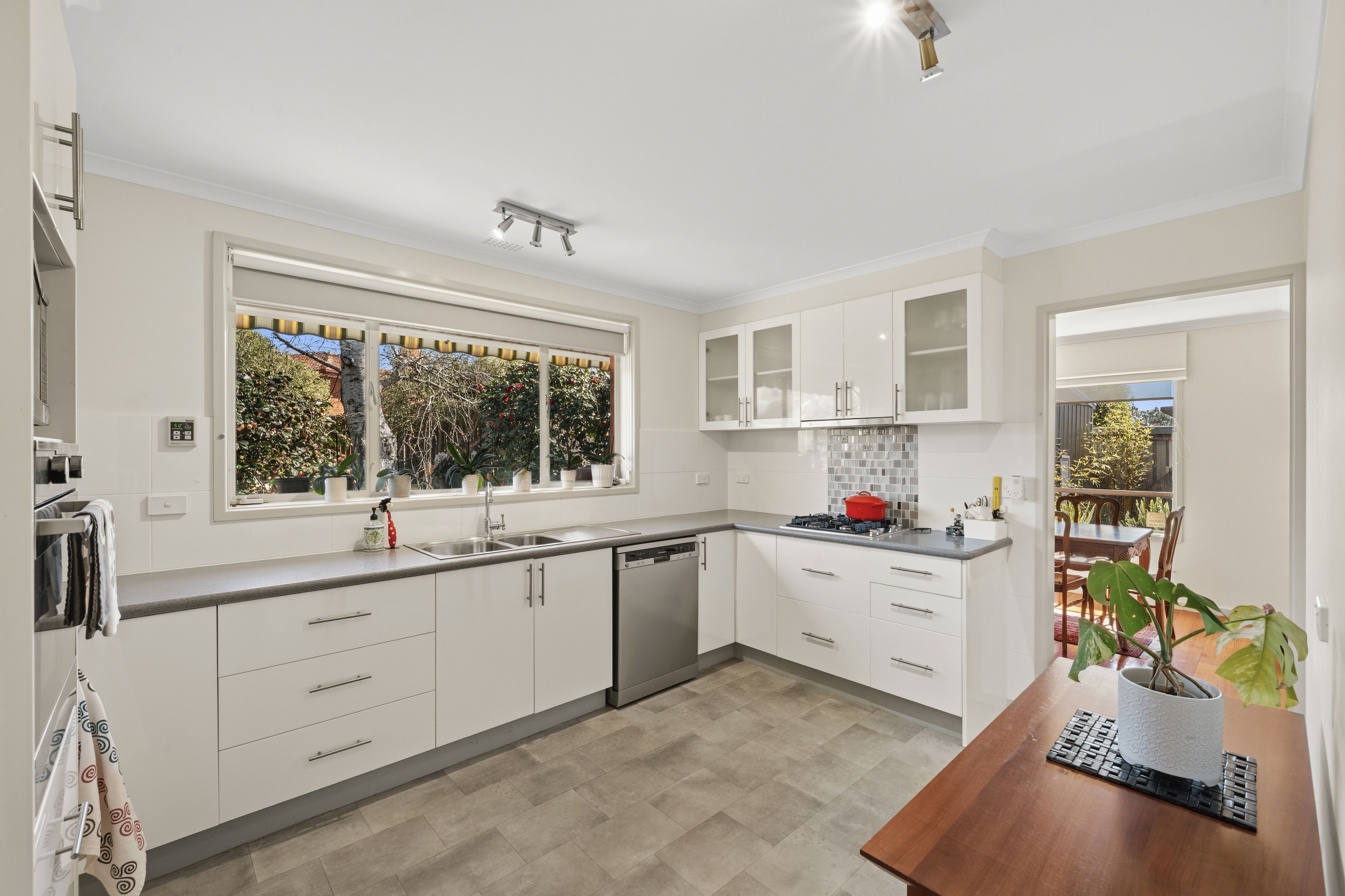 21 Neumayer Street — photo 9 of 27