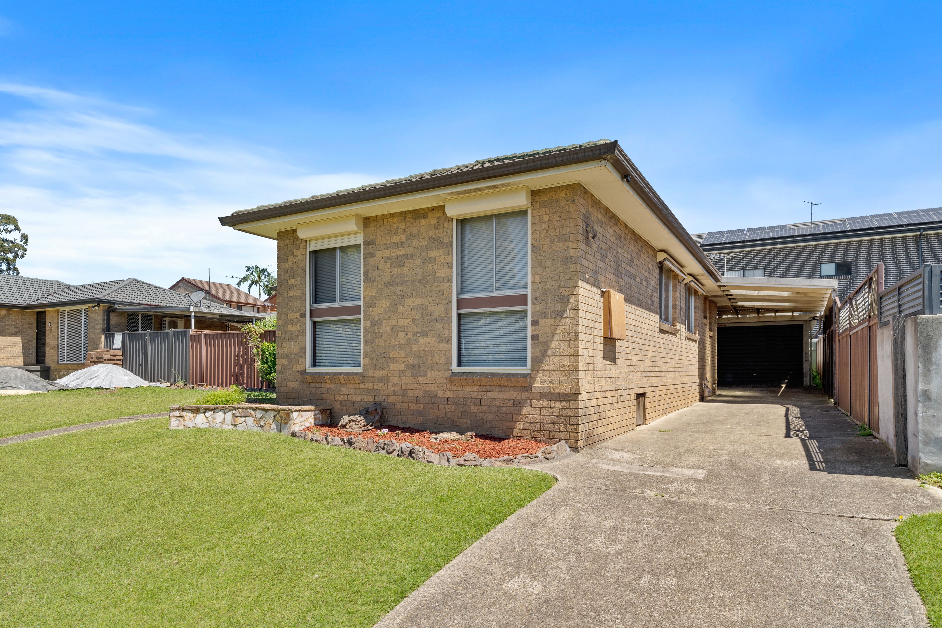 4 Mentha Place, Macquarie Fields, NSW 2564