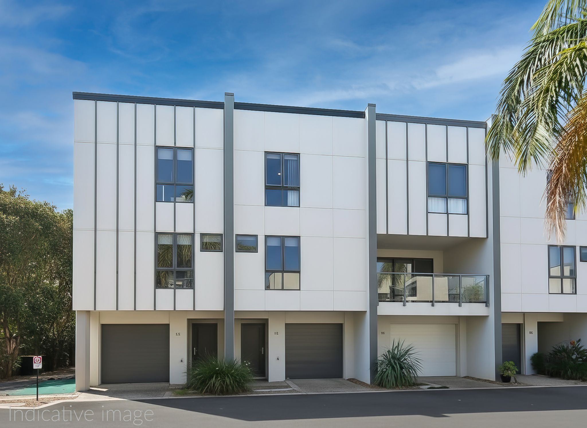 3/61 East Quay Drive — photo 10 of 12