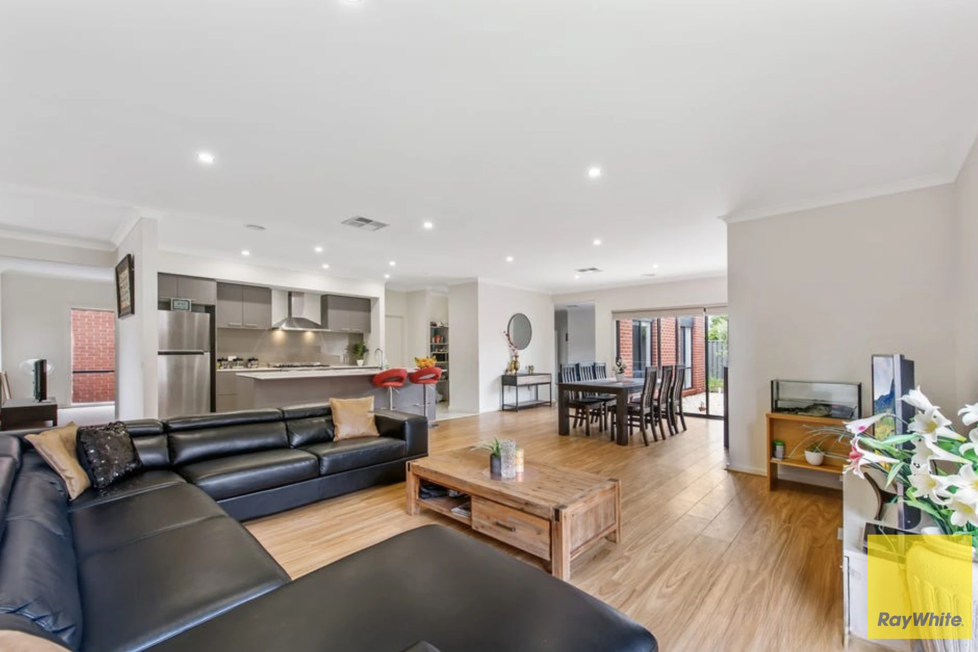 4 Creekside Boulevard, MANOR LAKES, VIC 3024