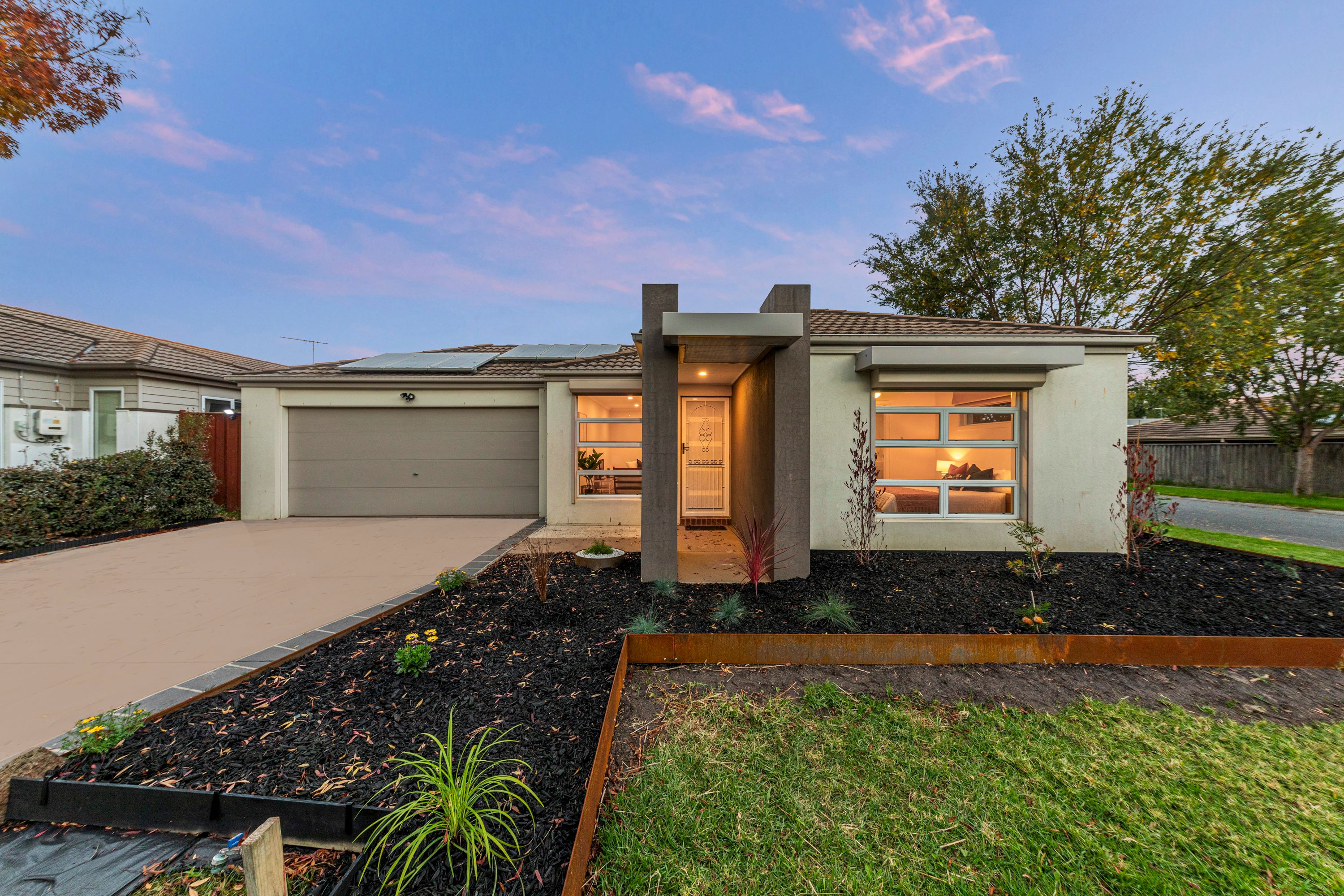 8 Algerd Way, Pakenham VIC 3810