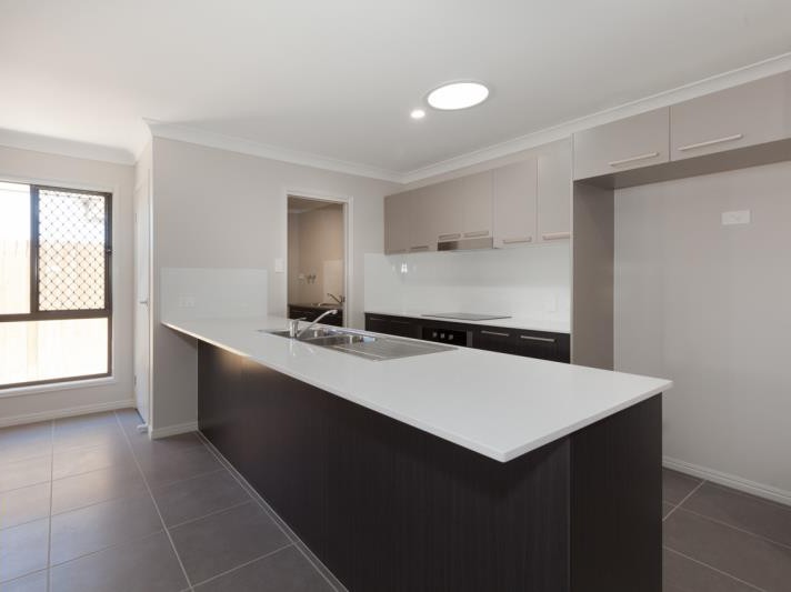 18 Stringybark Street, SPRING MOUNTAIN, QLD 4300