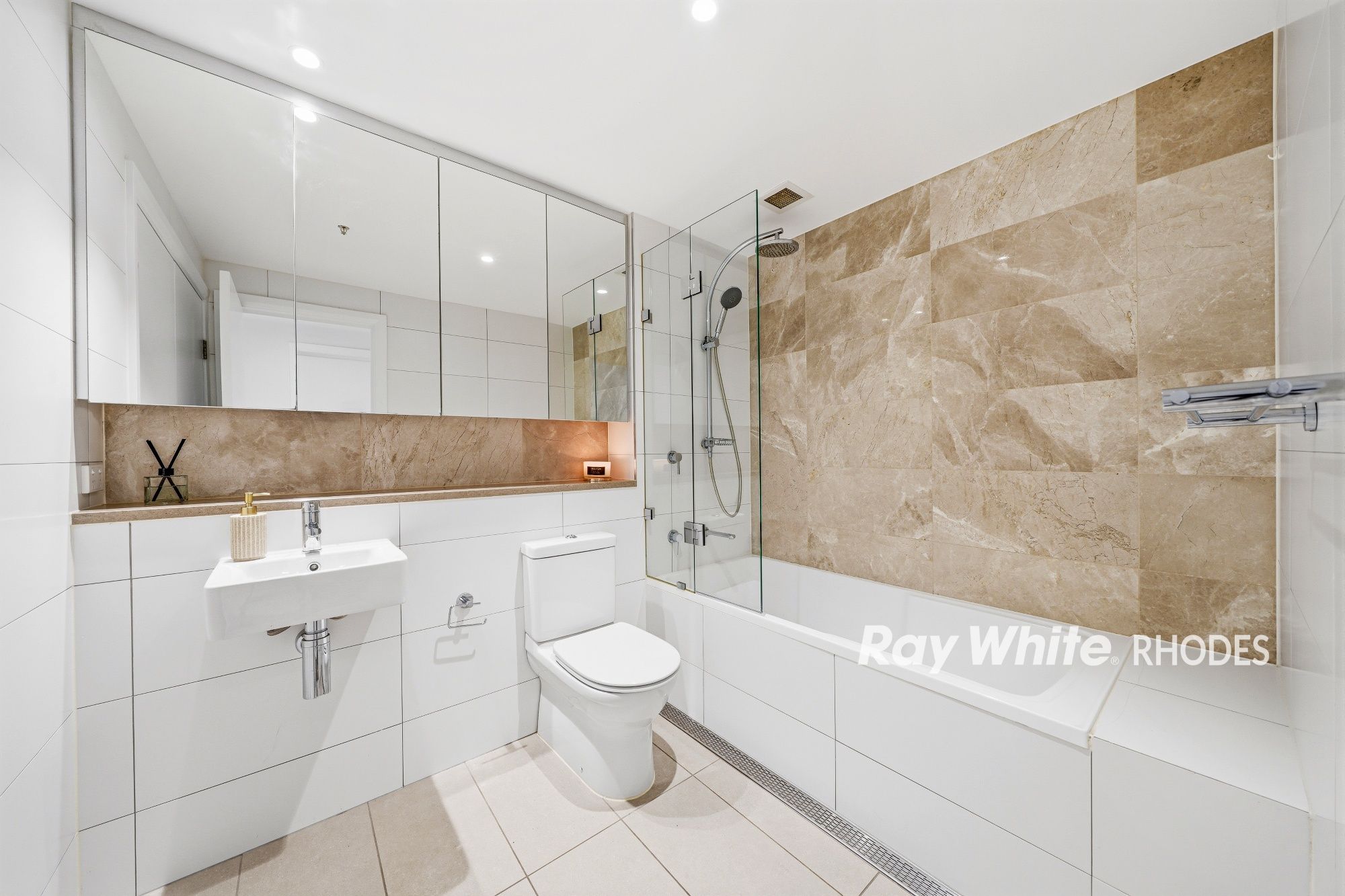 211/42 Walker Street — photo 4 of 16