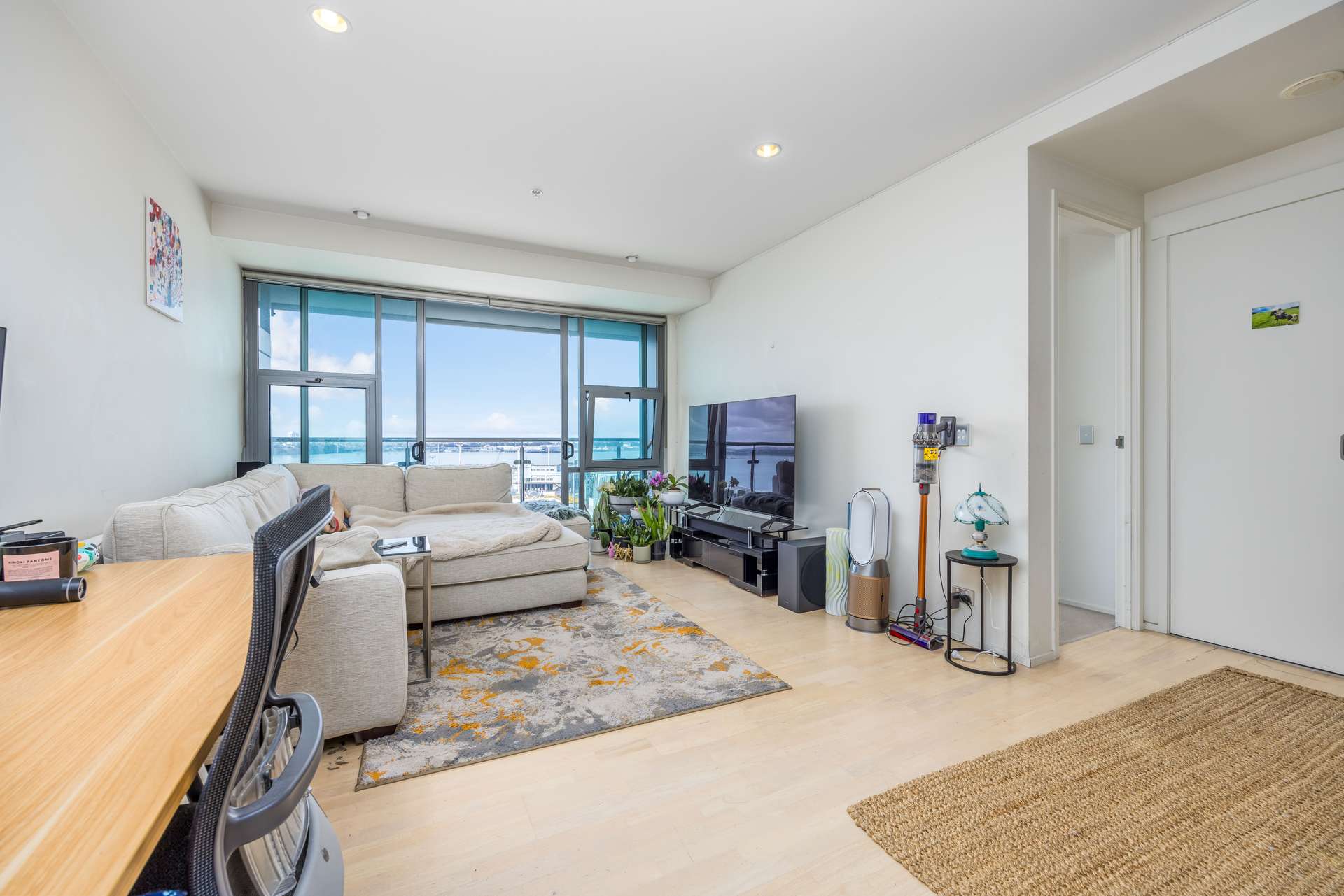 1203/30 Beach Road photo 6