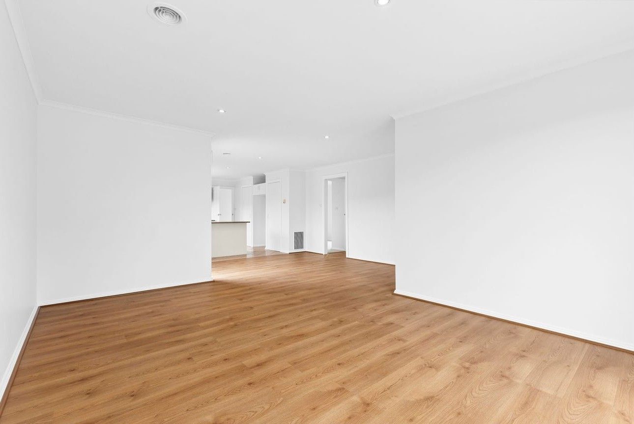 35 Willesden Drive — photo 5 of 18