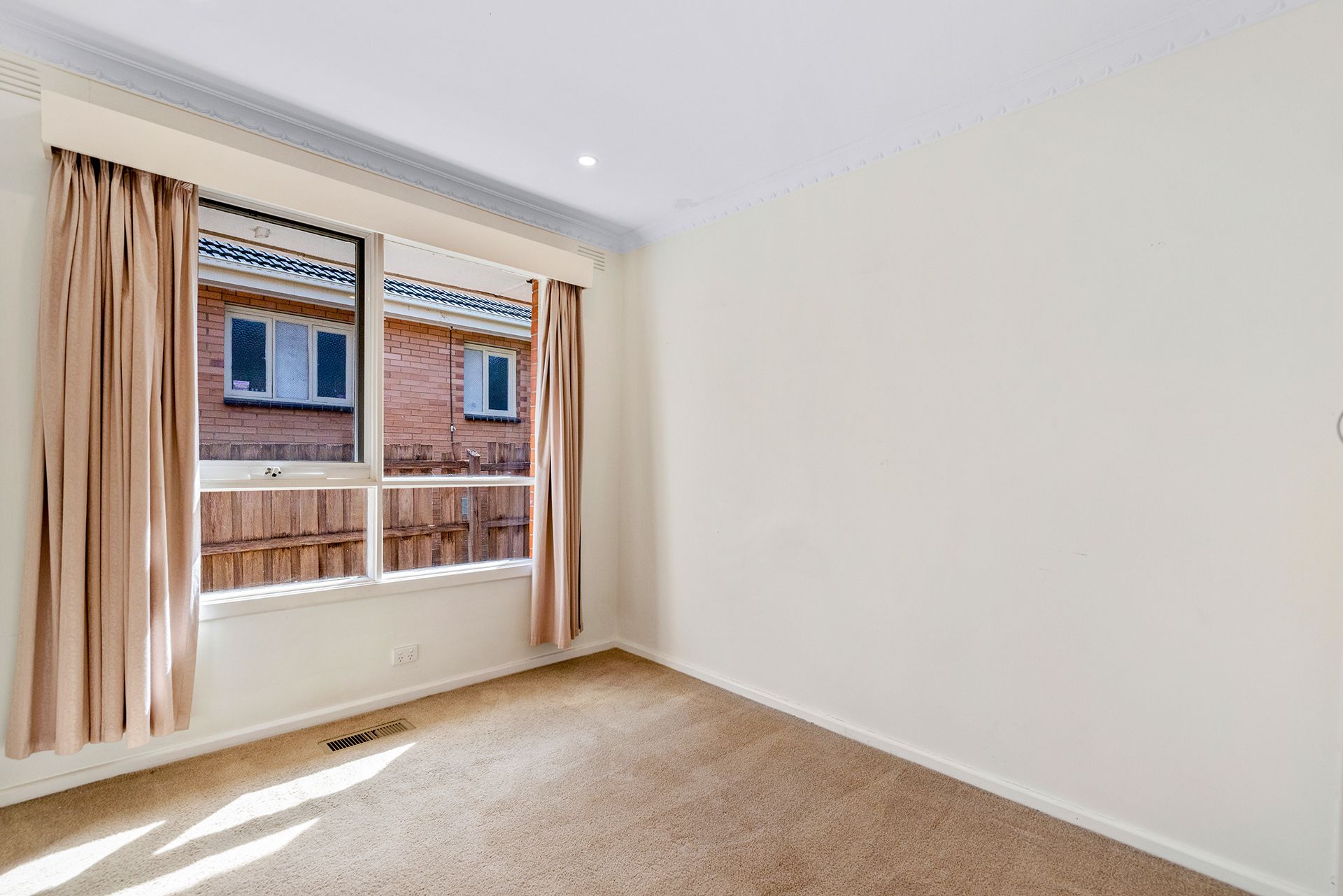 4 Adrian Avenue — photo 7 of 10