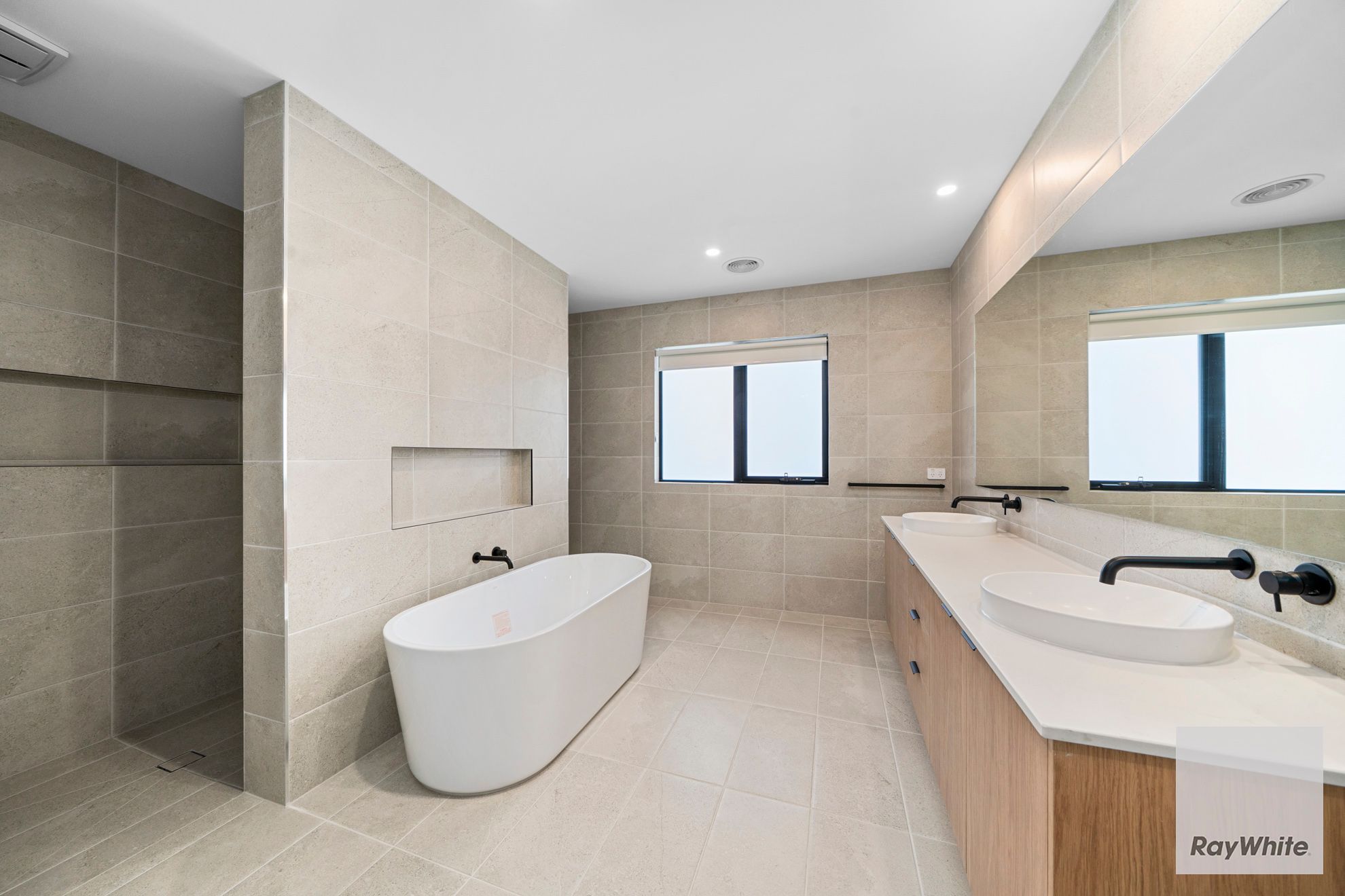 21 Verona Drive — photo 6 of 10