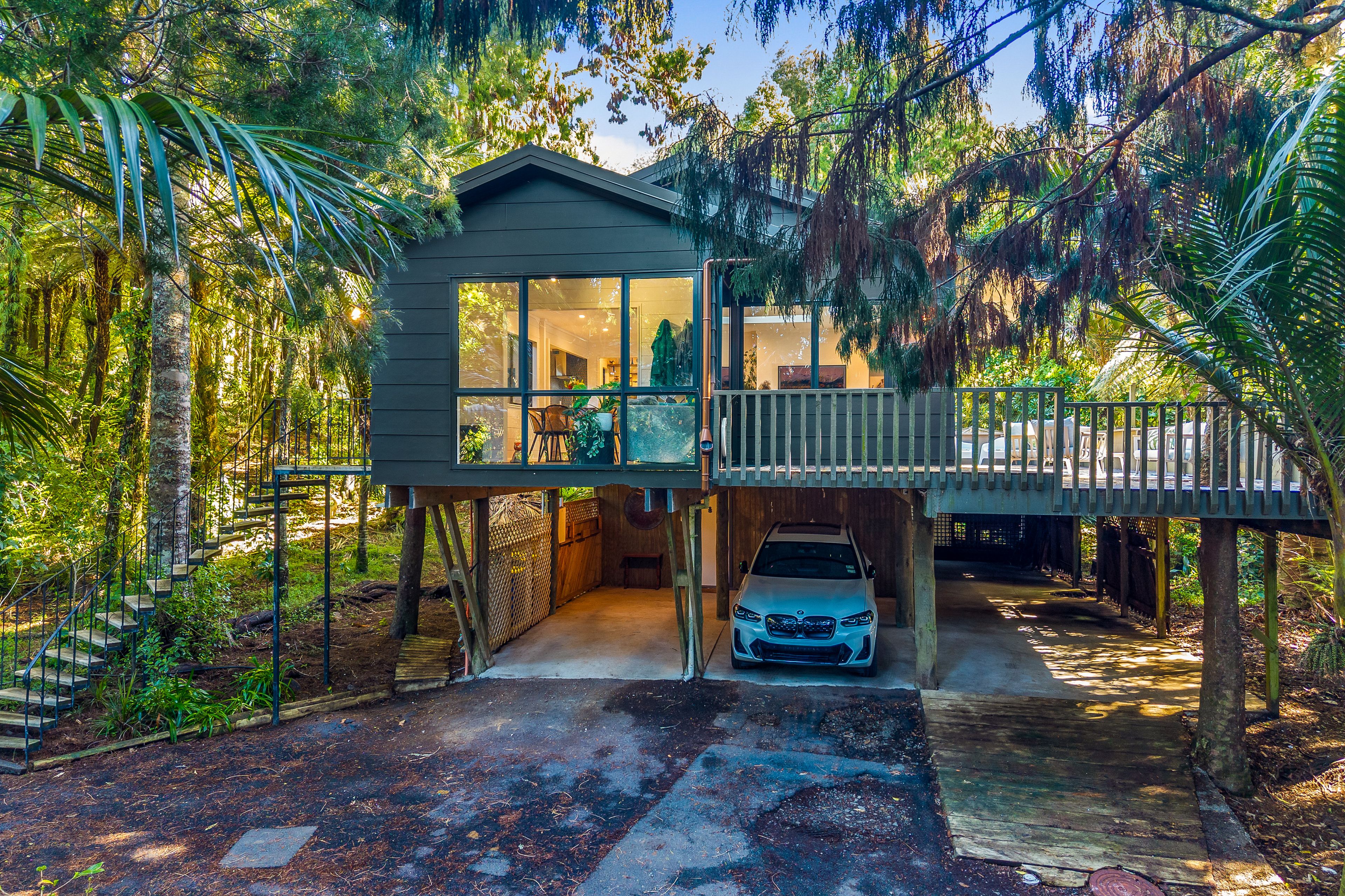 203 Scenic Drive, Titirangi, Waitakere City