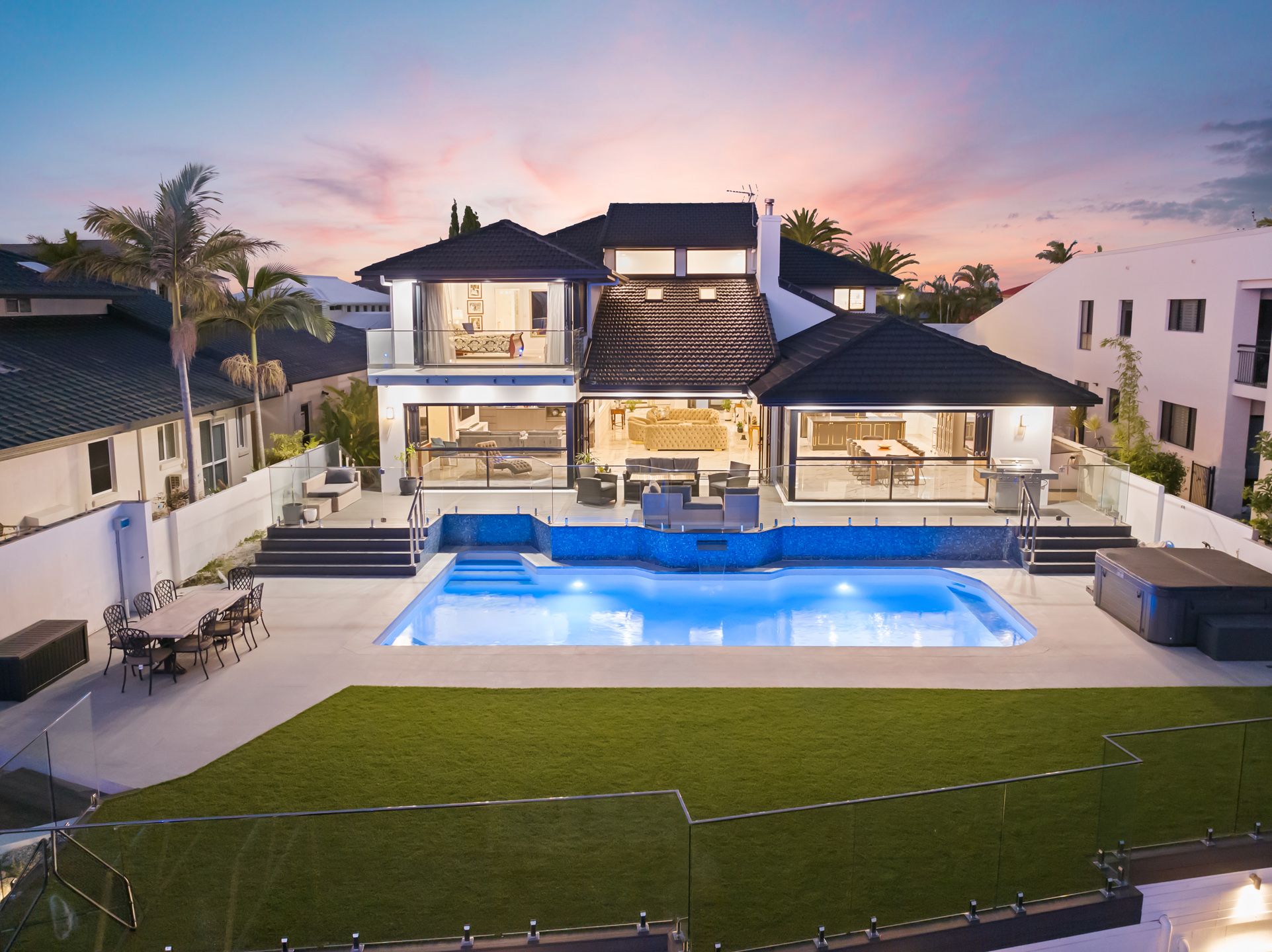 2 Royal Mews, Paradise Point, QLD 4216