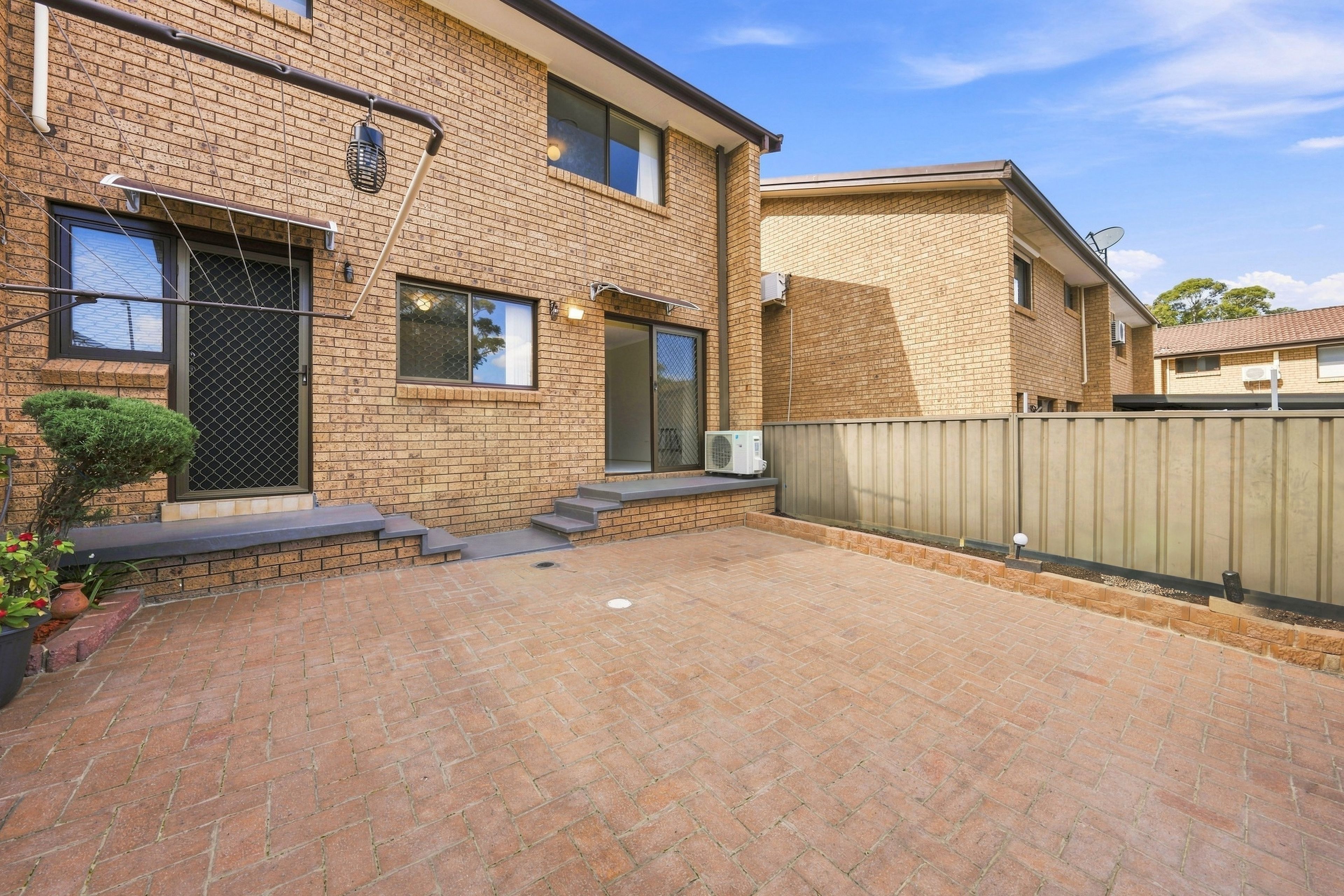 52/34-36 Ainsworth Crescent — photo 10 of 15