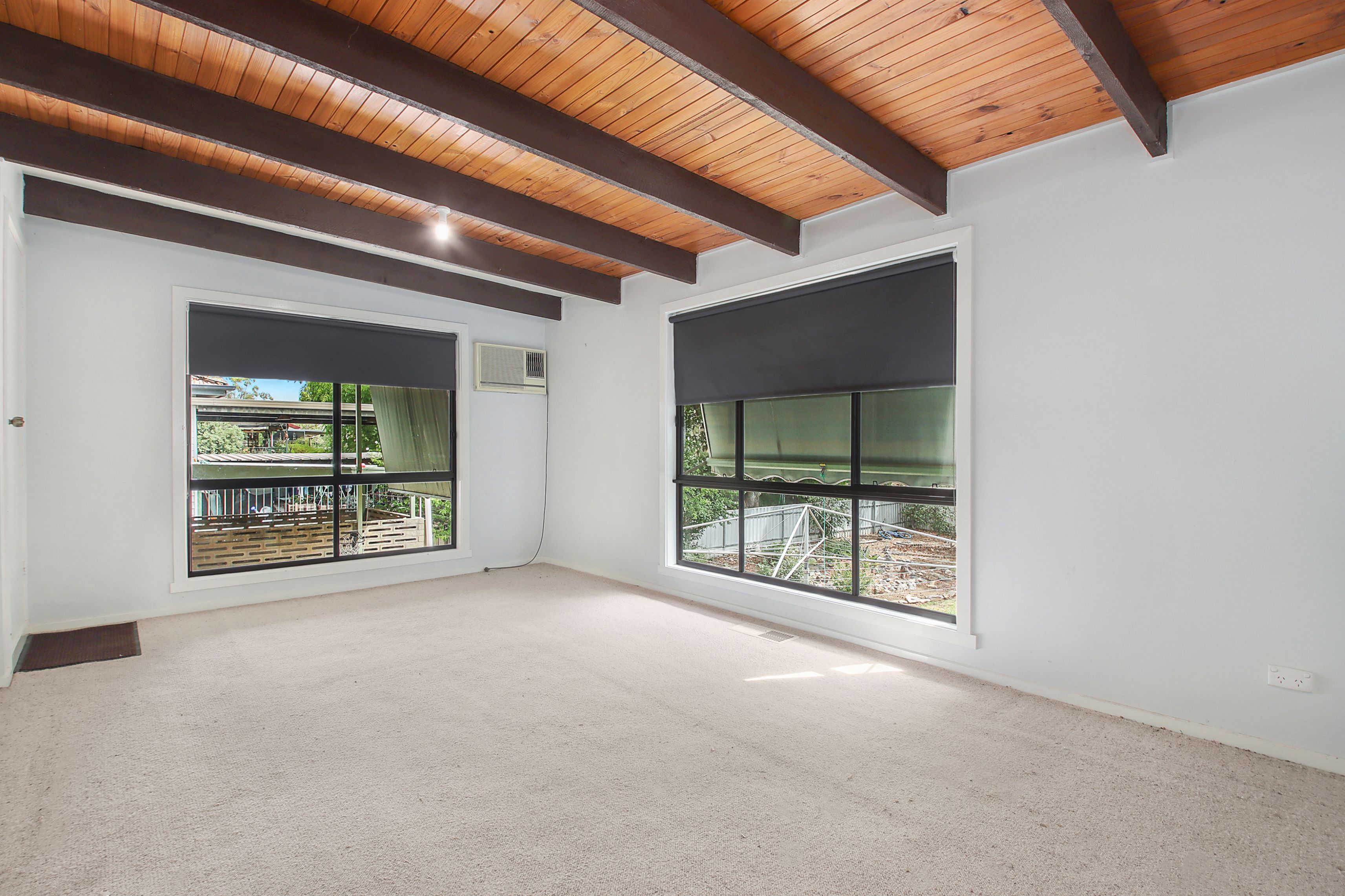 951 Waugh Road — photo 8 of 9