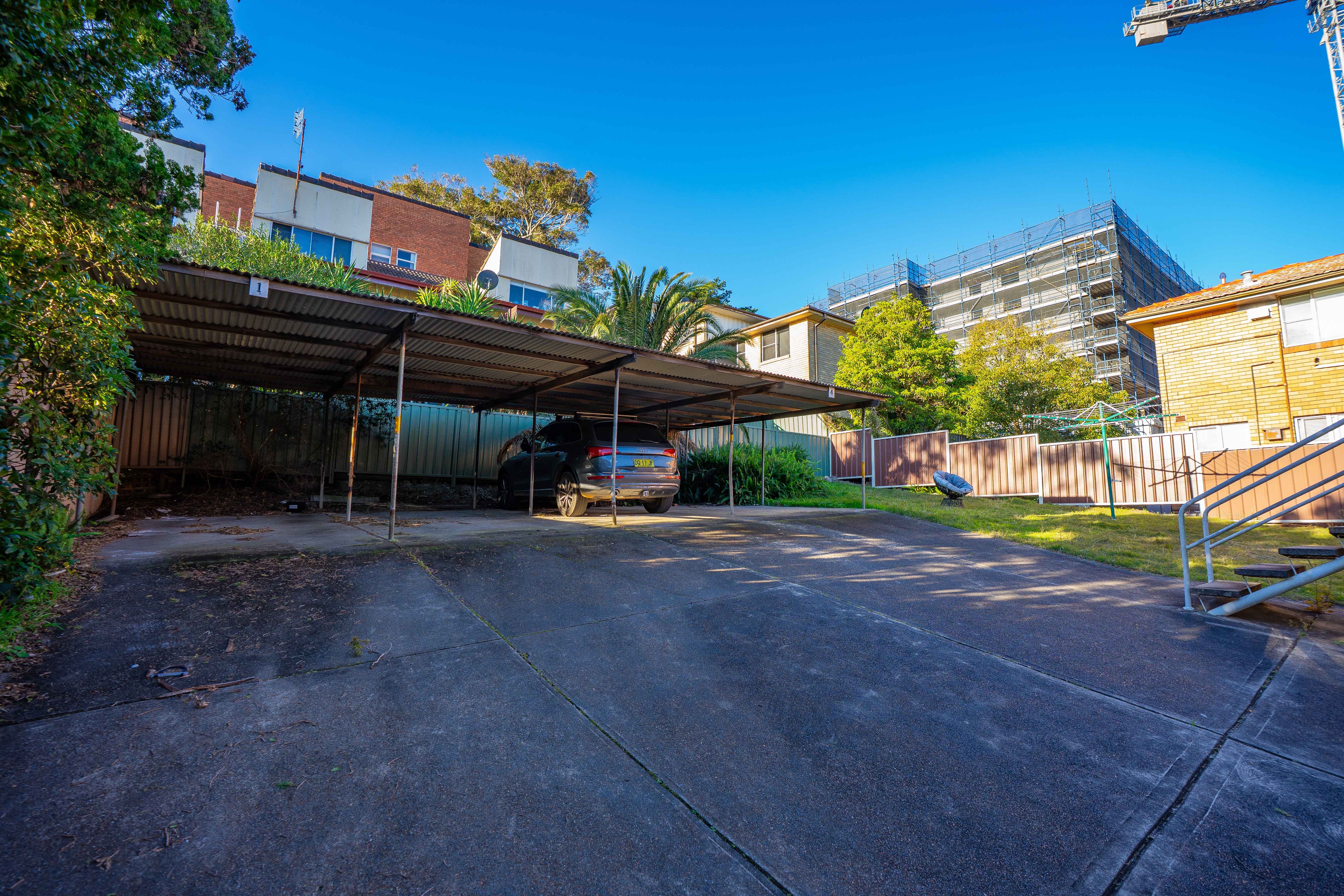 7 Mosbri Crescent — photo 5 of 10
