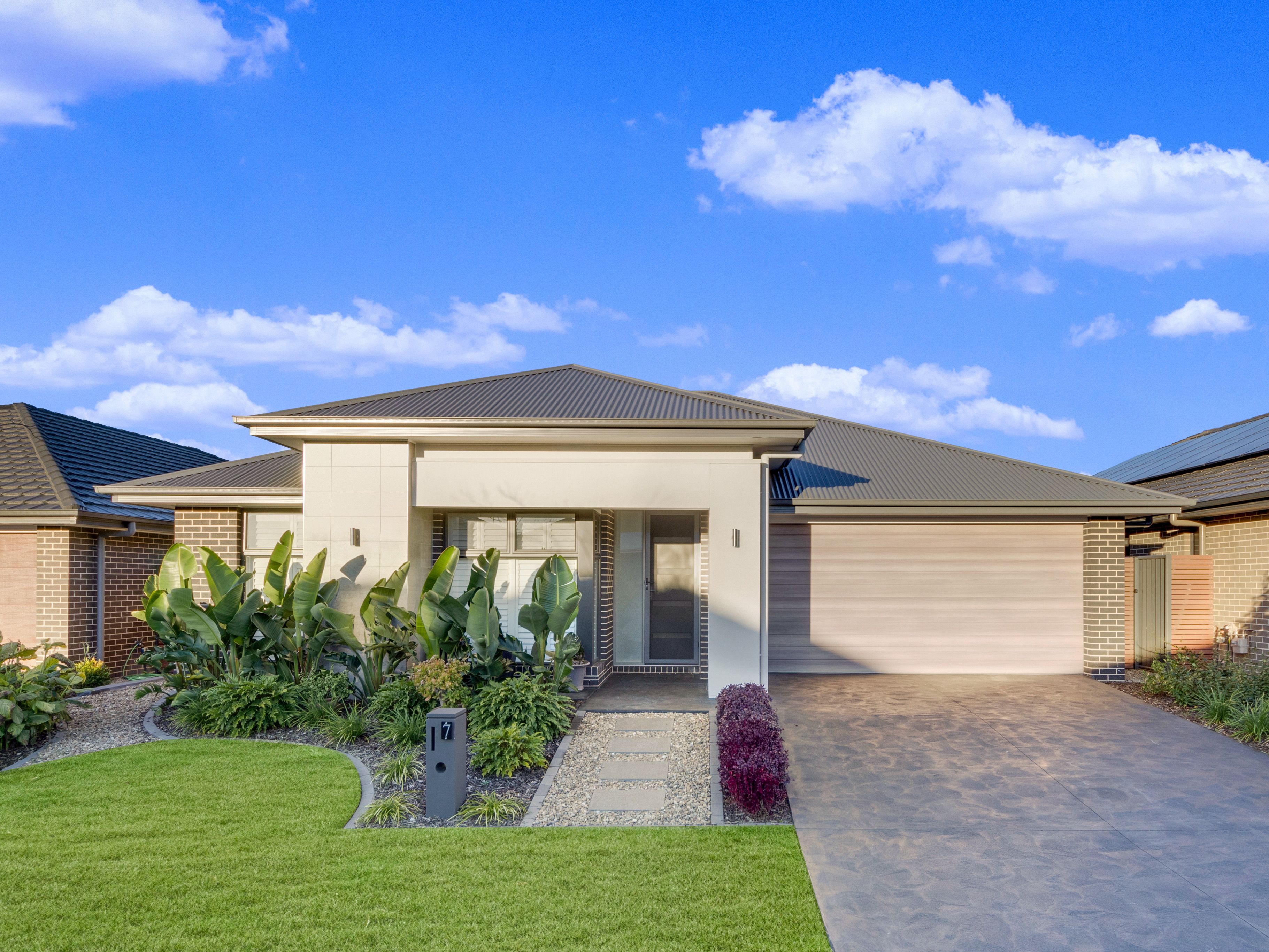 7 Molnar Circuit, Oran Park NSW 2570